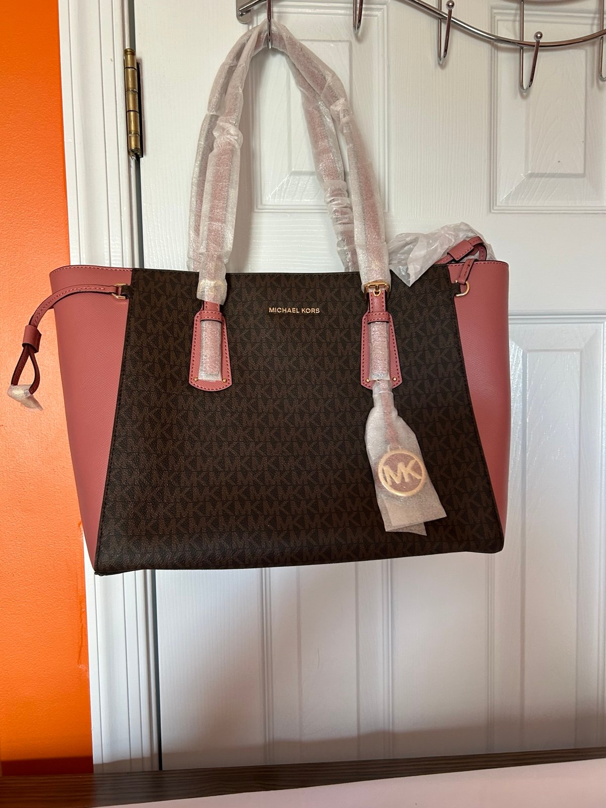 michael kors voyager medium logo tote