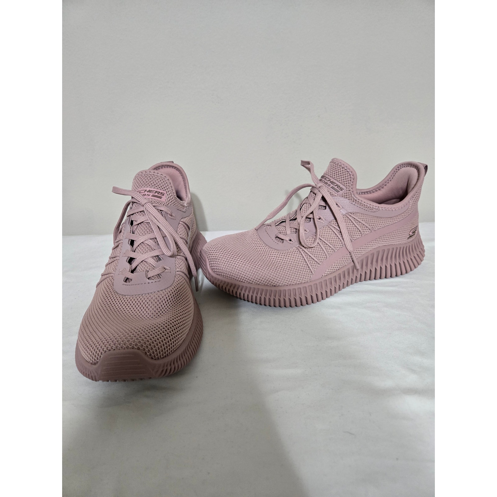 Skechers size 8.5 women's lavender Bobs sport geo tennis shoes
