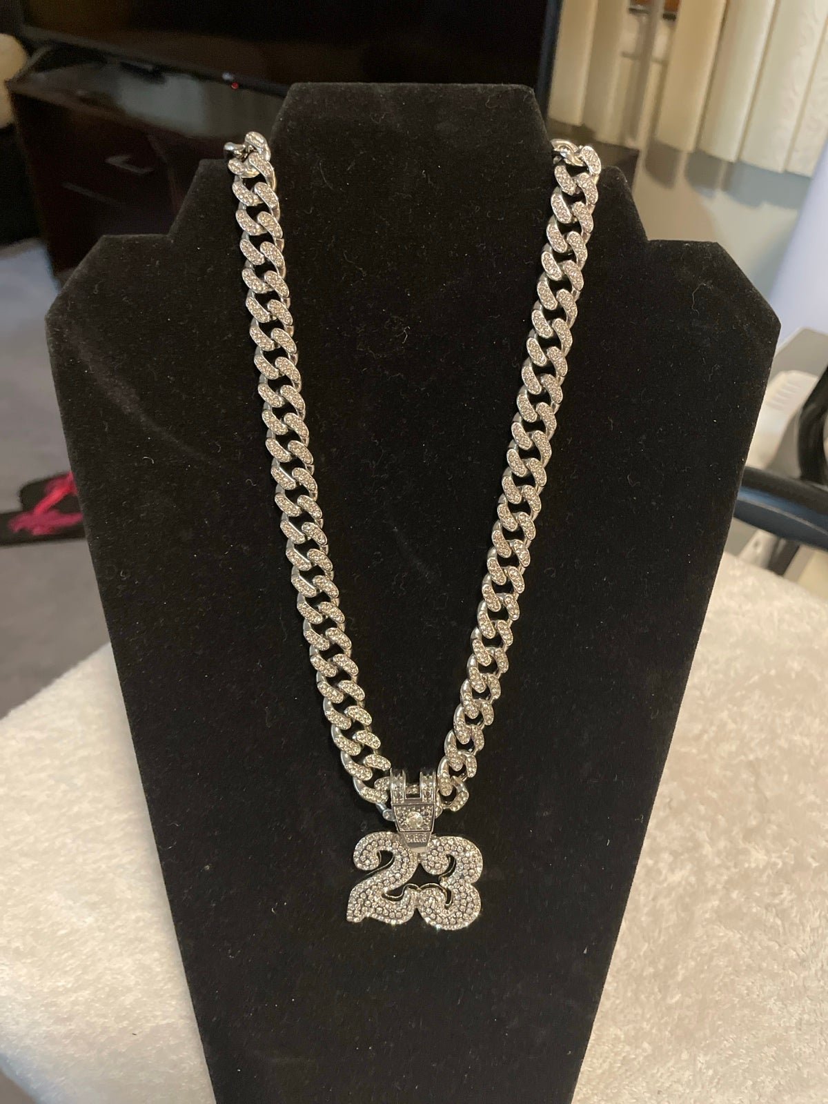 Hot new hip hop style Silver tone bling chain and medallion 20 inch