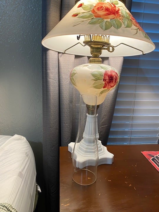 Rare Fenton L.G. Wright Red Rose Lamp