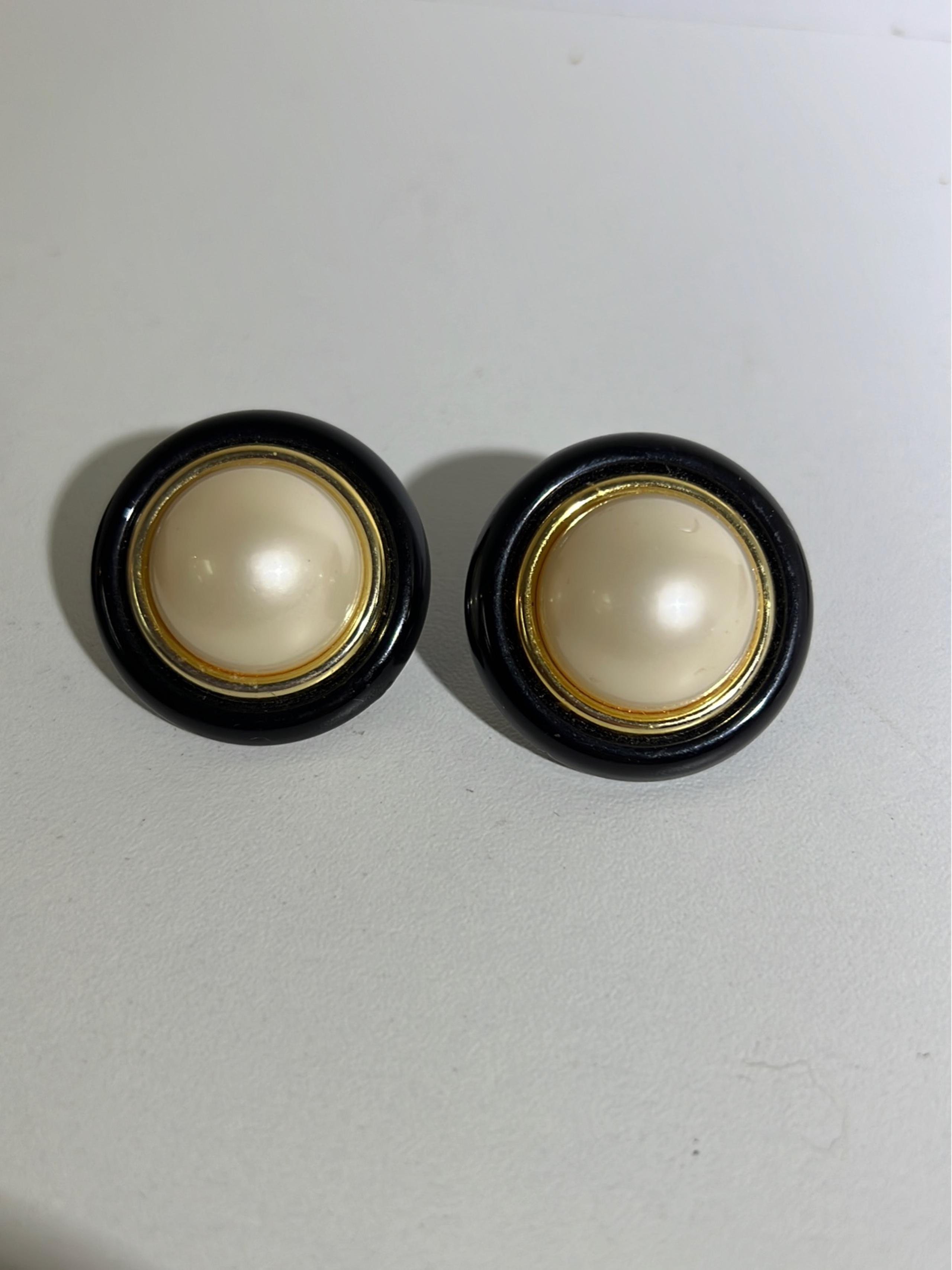 Vintage Costume Earrings Black/ Gold/ Pearl 1” wide Clip-On