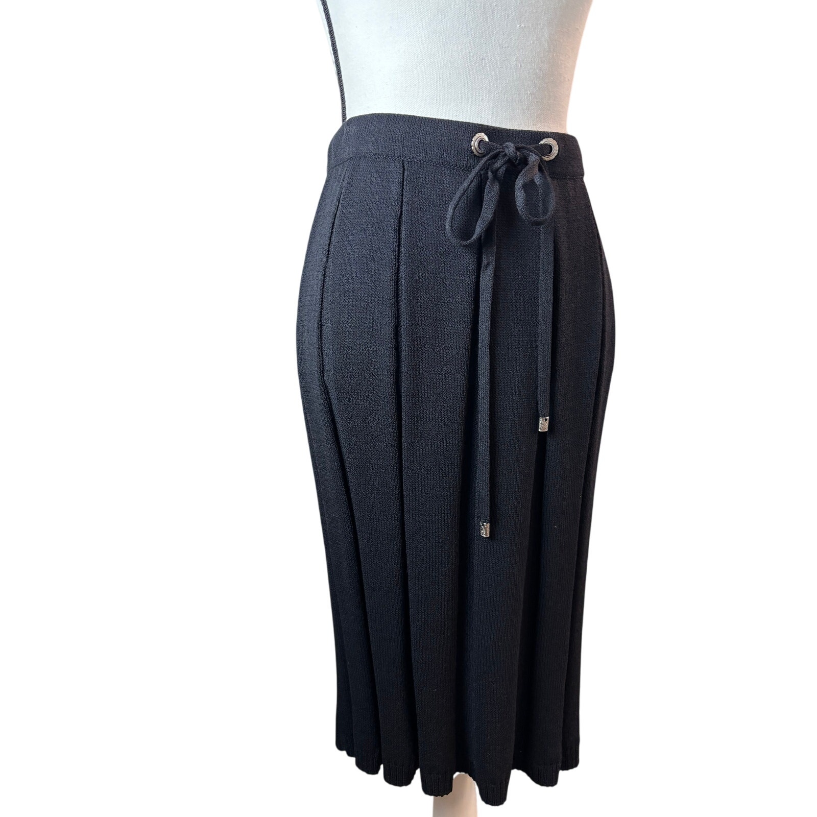 St. John Knit A-Line Pleated Skirt Size - L Black