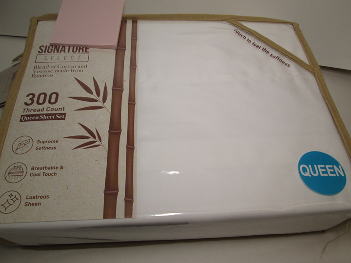 Signature Select This luxurious sheet is made from a unique blend of high-qualit
