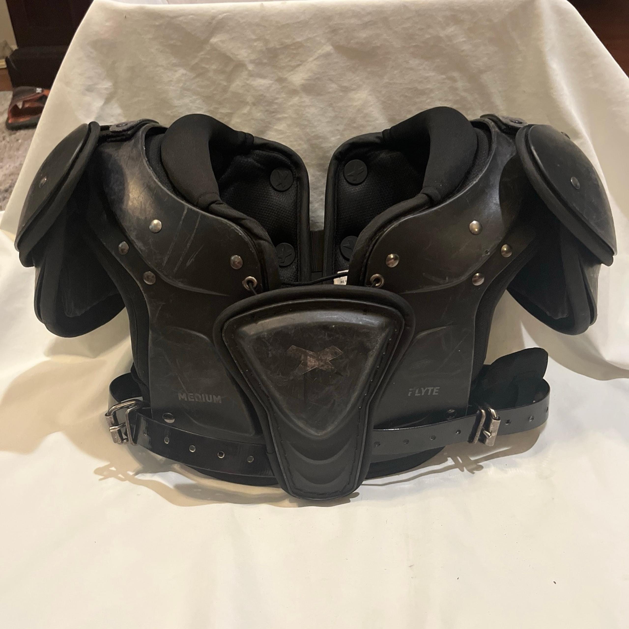Xenith Flyte Youth Football Shoulder Pads Size Medium