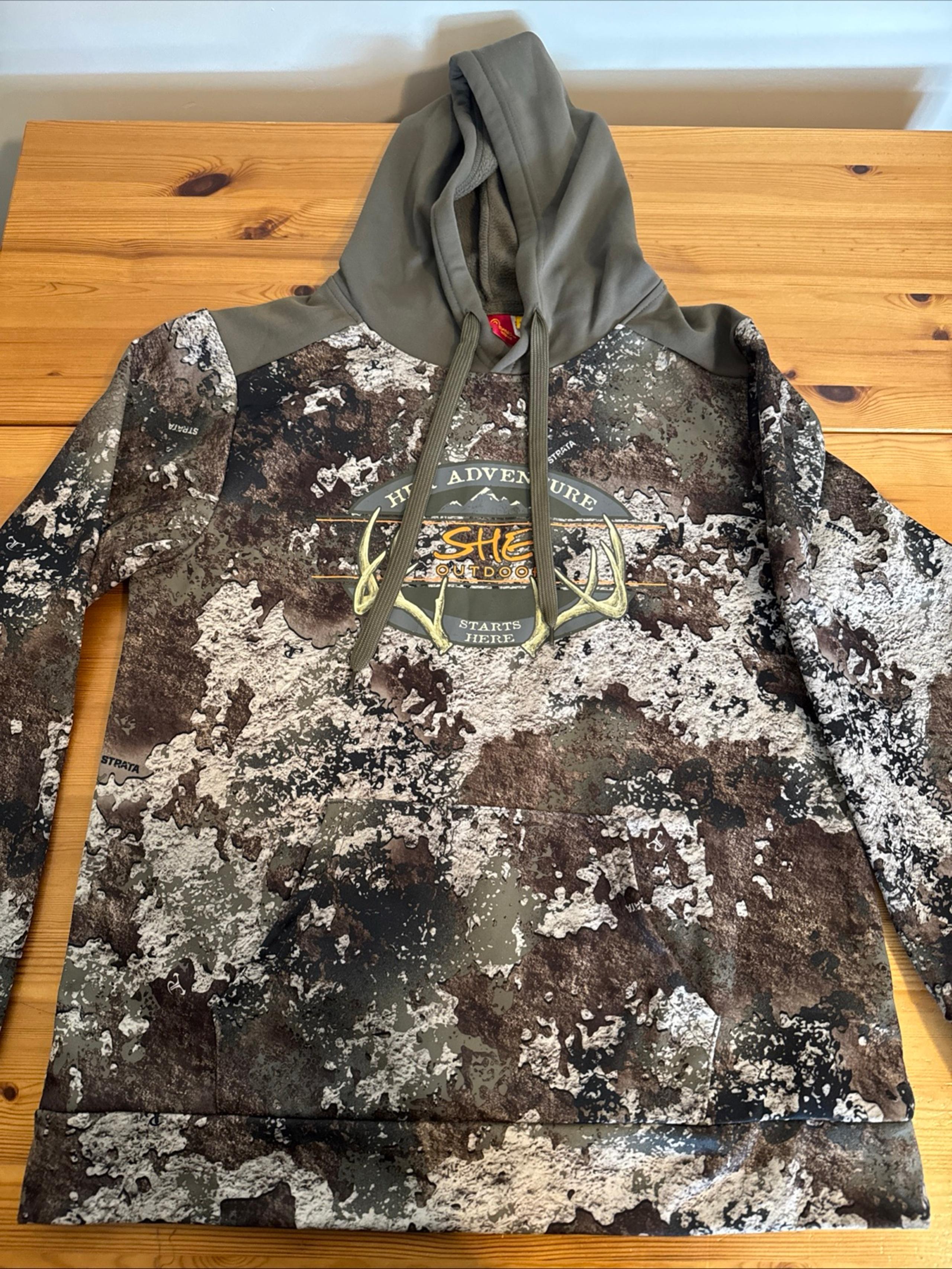 Hoodie, SHE Outdoors size M, camo Hoodie with fleece lining.
