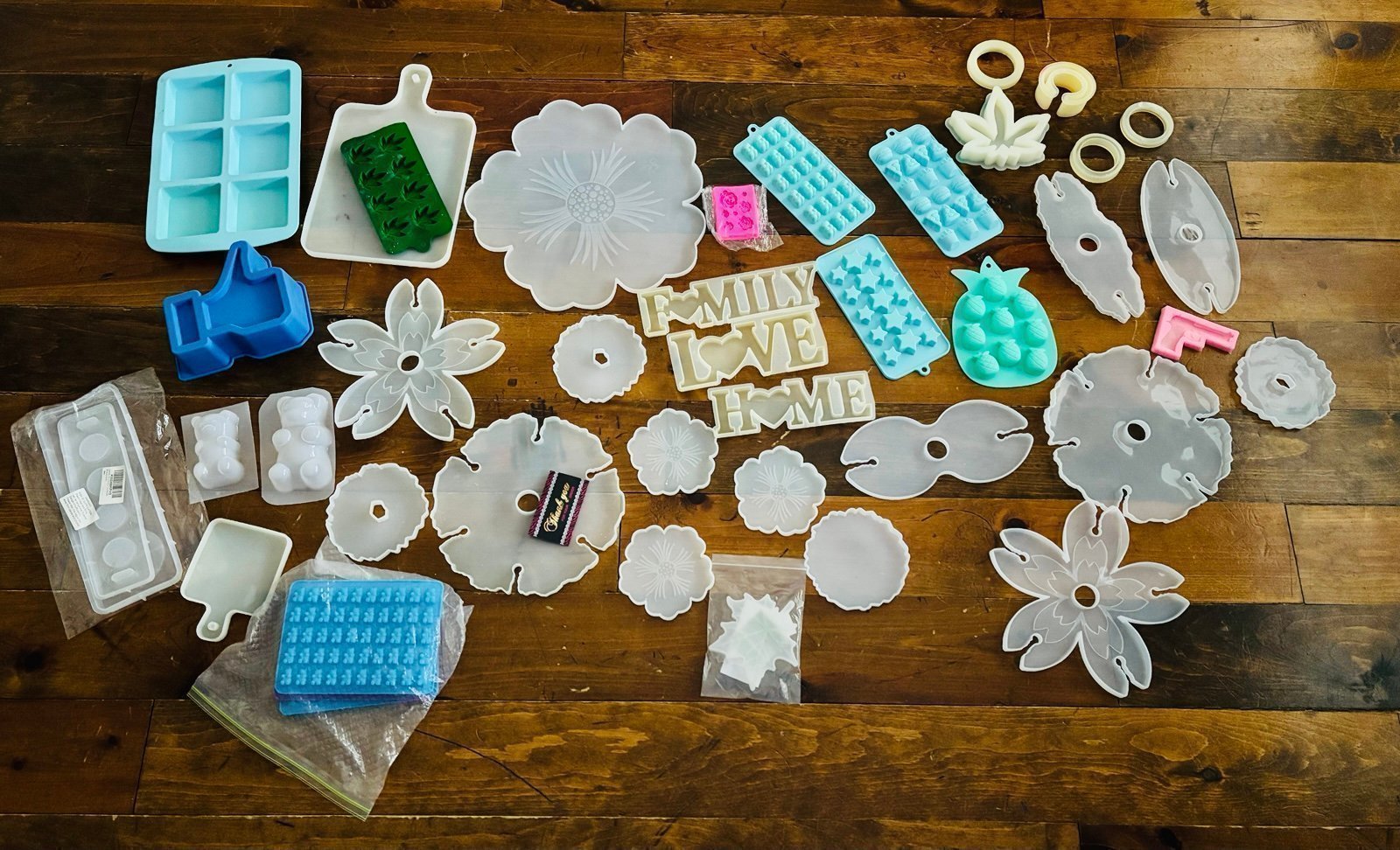 Free shipping!- Huge lot of Silicone Molds