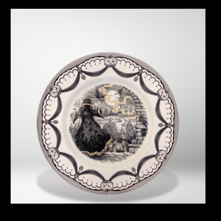 Royal Stafford The Guardian Dinner Plates The Spookyville Collection Set (4) NWT
