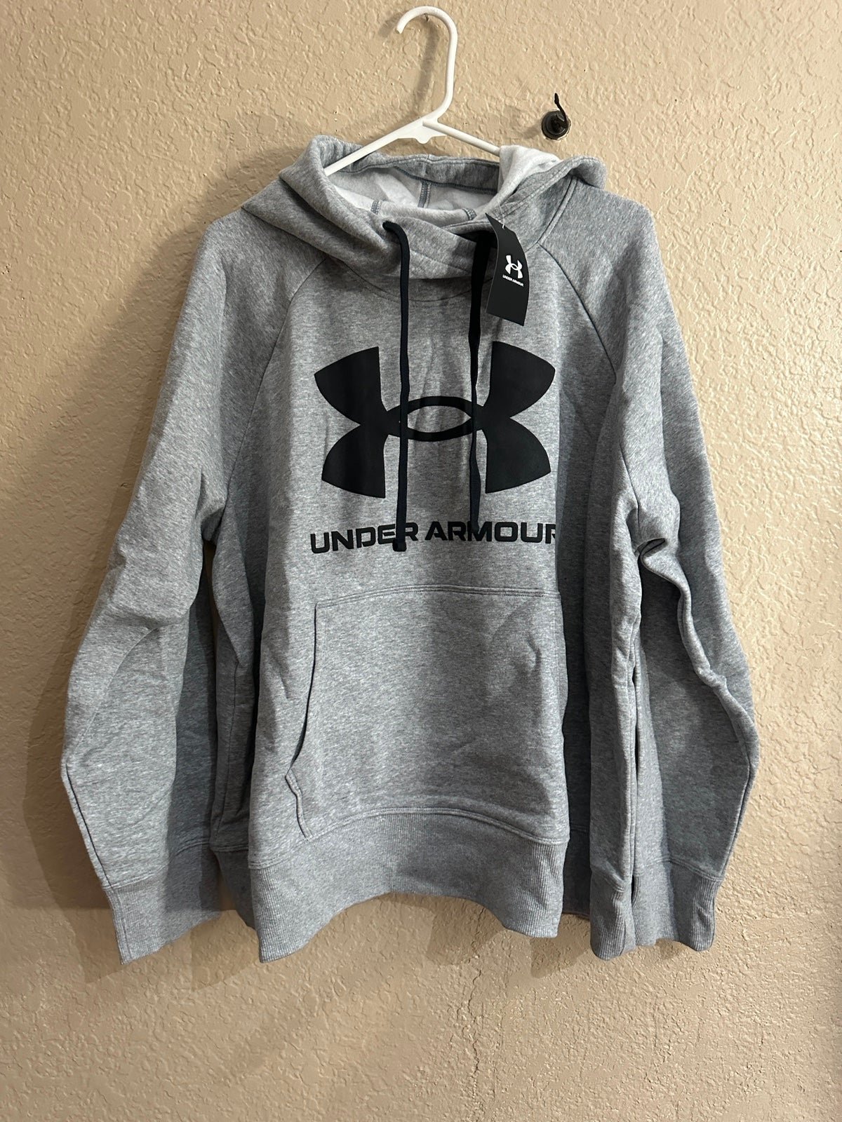 womens Under Armour hoodie, 2X, sweater