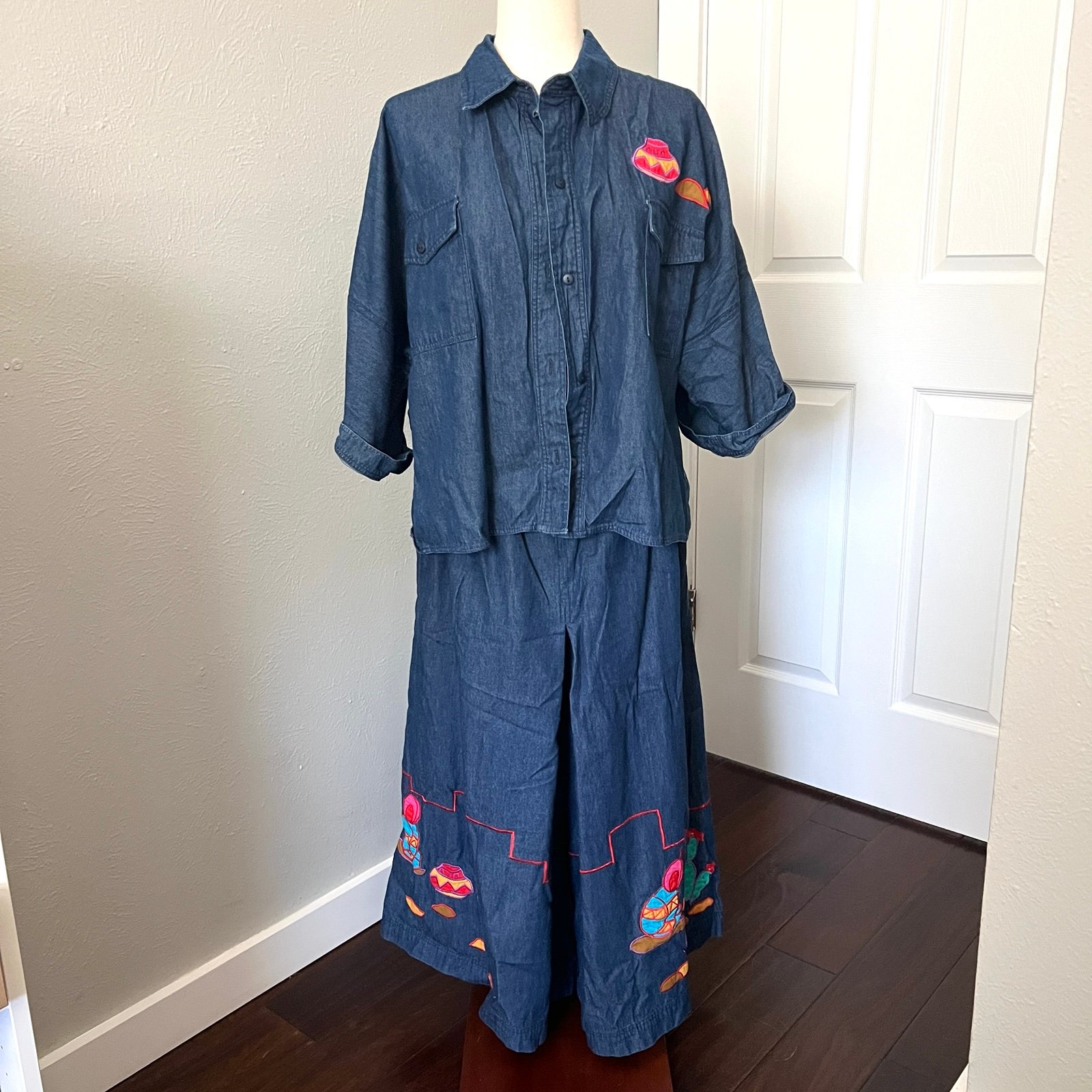 Vintage Southwest Set with Cactus and Western Details, size large