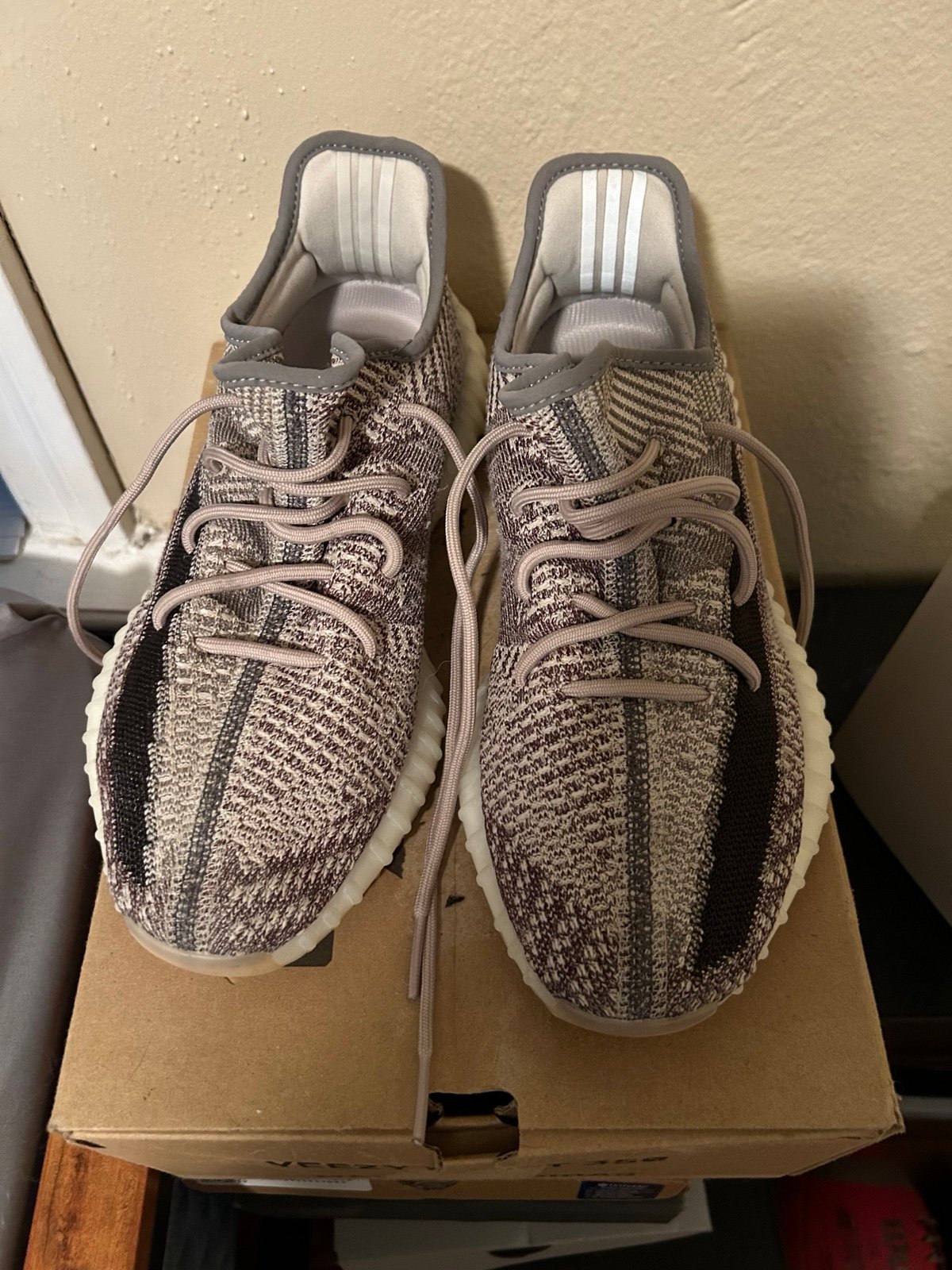 Size 9.5 - adidas Yeezy Boost 350 V2 Low Zyon