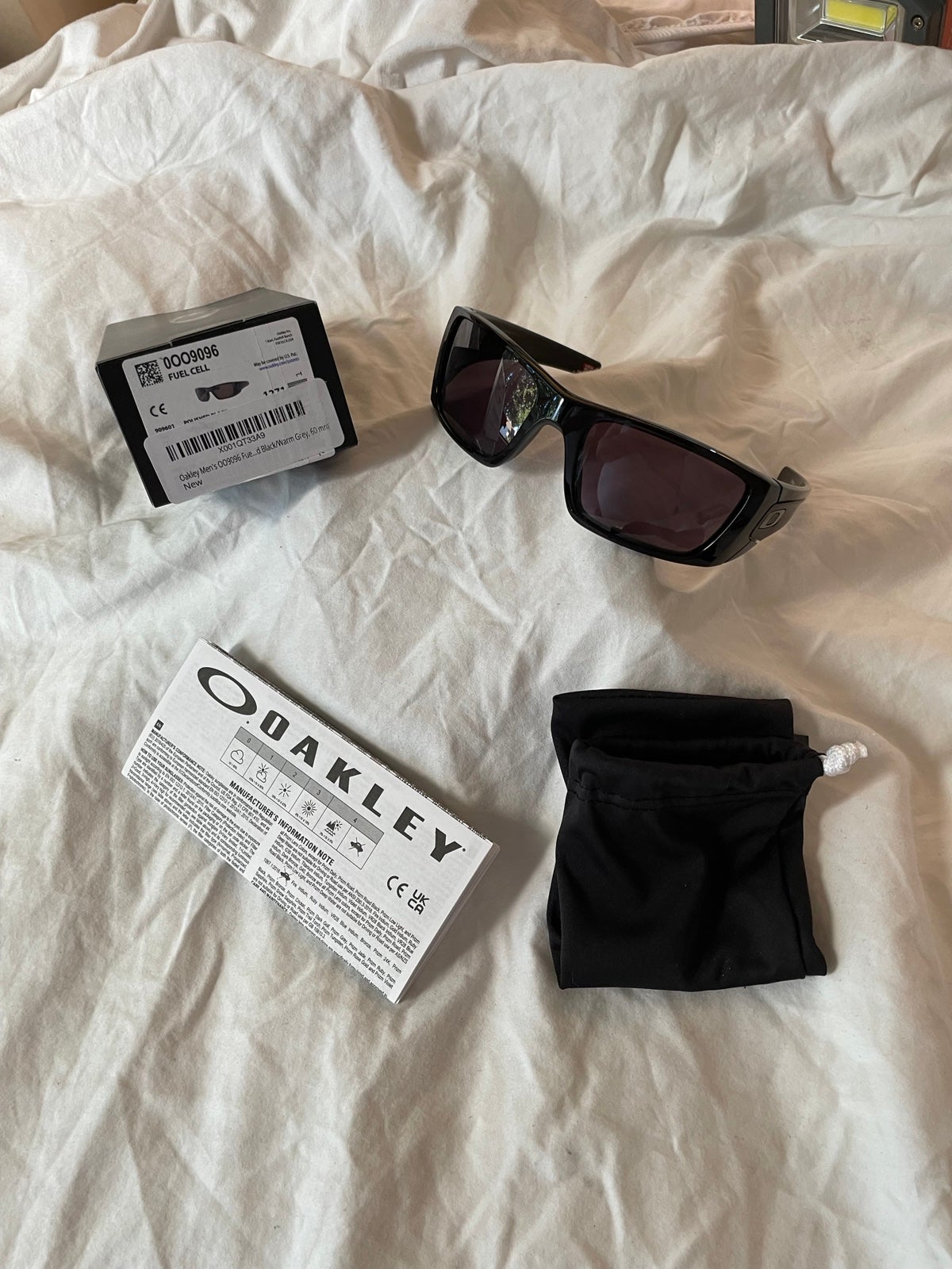New Oakley Fuel Cell Sunglasses Oakley Store Purchase Black/Black OO9096-01