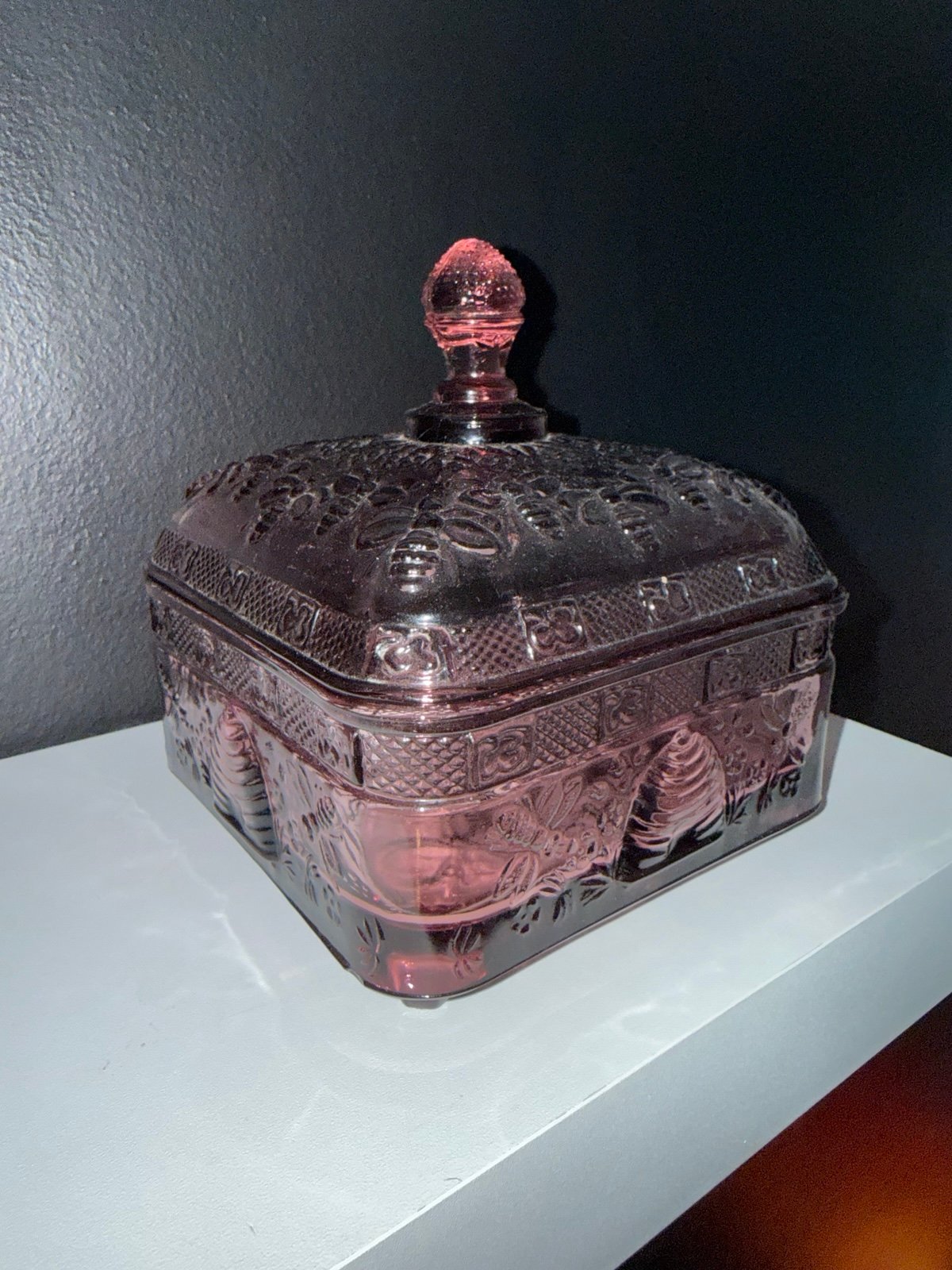 Vintage Tiara Indiana Plum Amethyst Glass Honey Bee Dish Box W/ Lid Footed