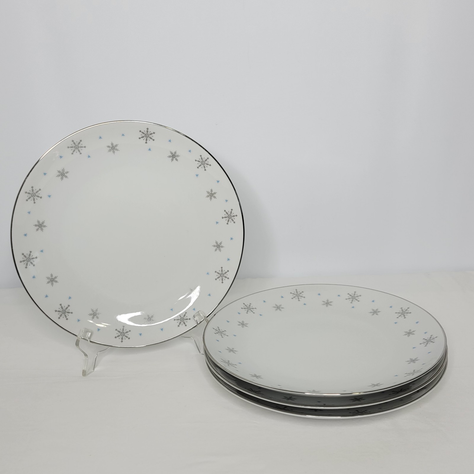 Set of 4 Vintage Fine China of Japan Fantasy Gray Snowflake Dinner Plates 10.5