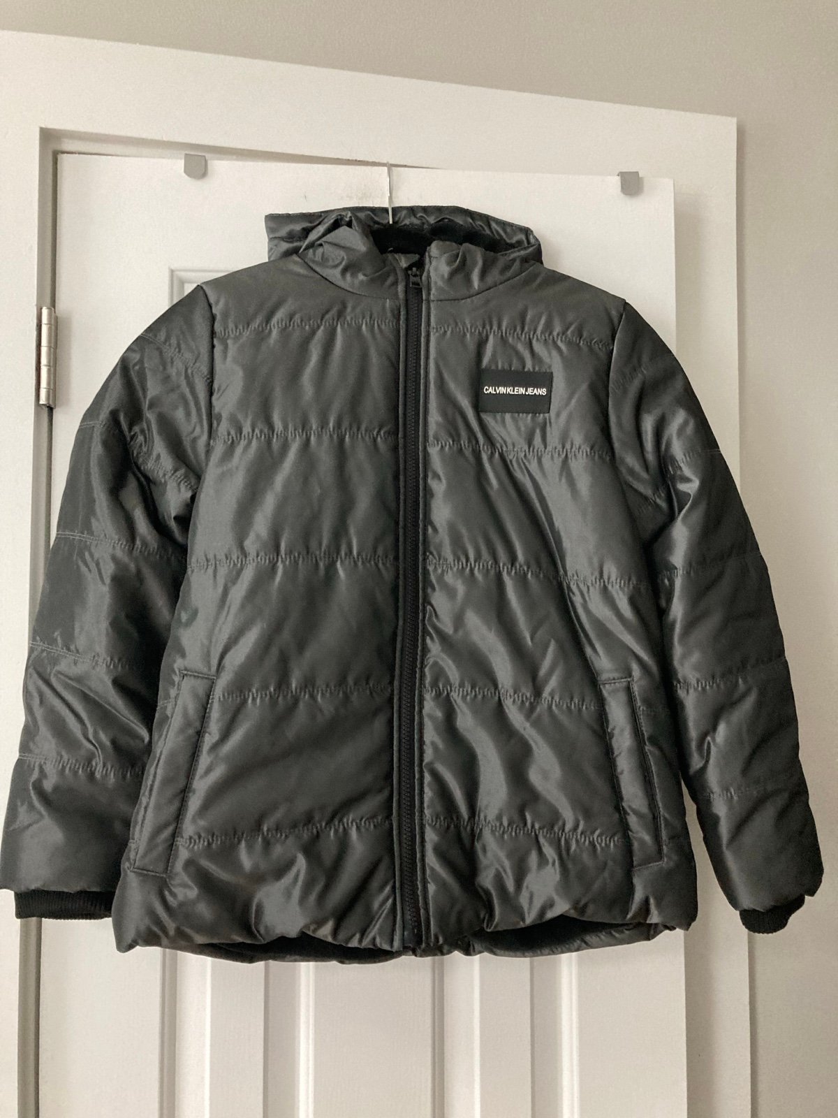 Calvin Klein women’s Sz M shiny gray puffer hooded jacket