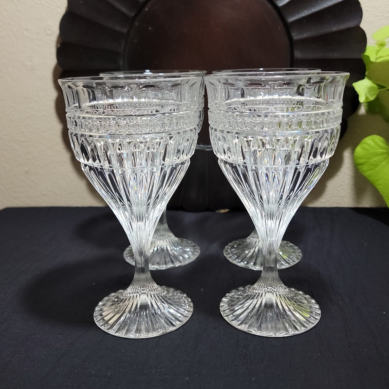 Mikasa TITAN Set Of Four Wine Glasses.
