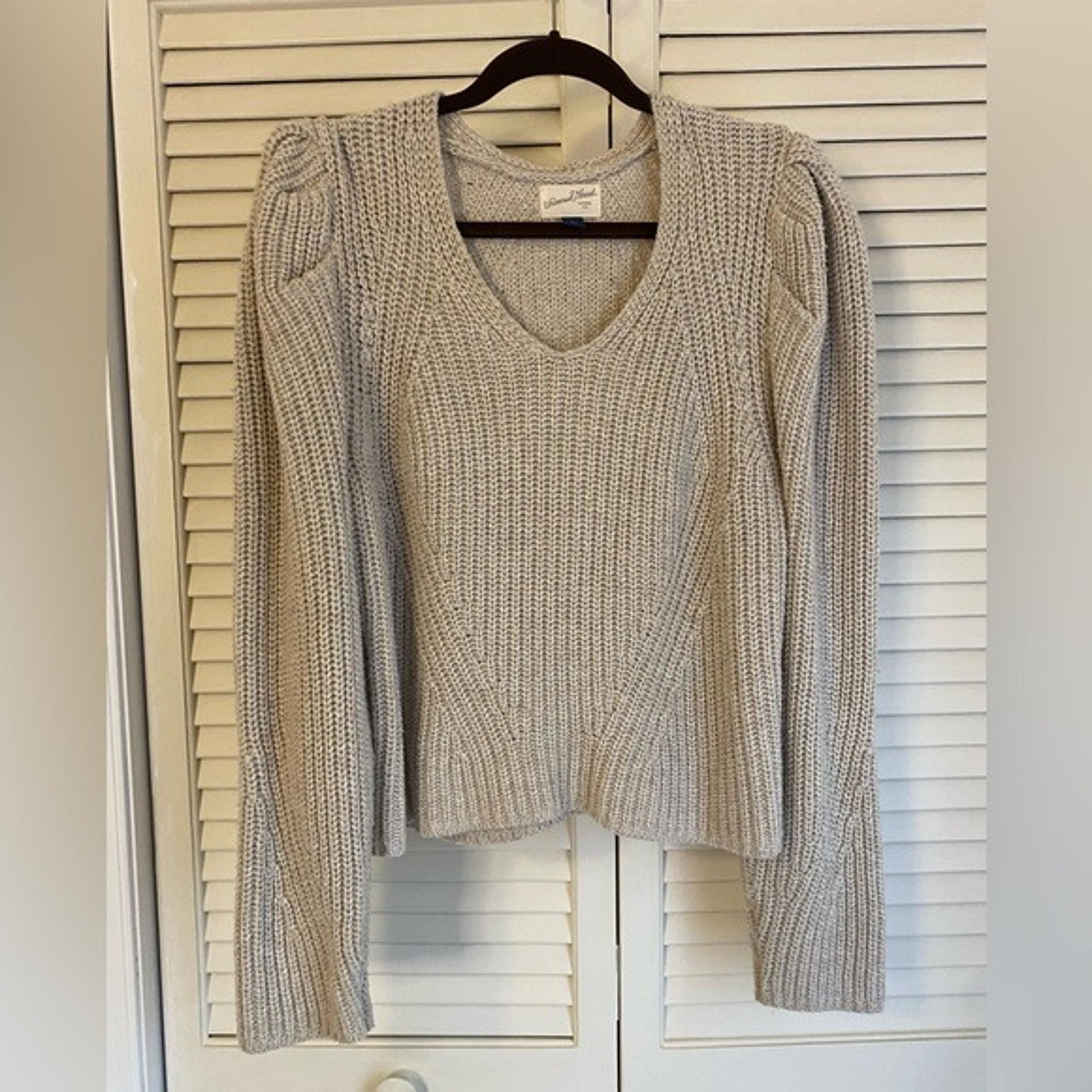 Women's Light Beige Sweater V-Neck Puff Sleeve Size L - Universal Thread