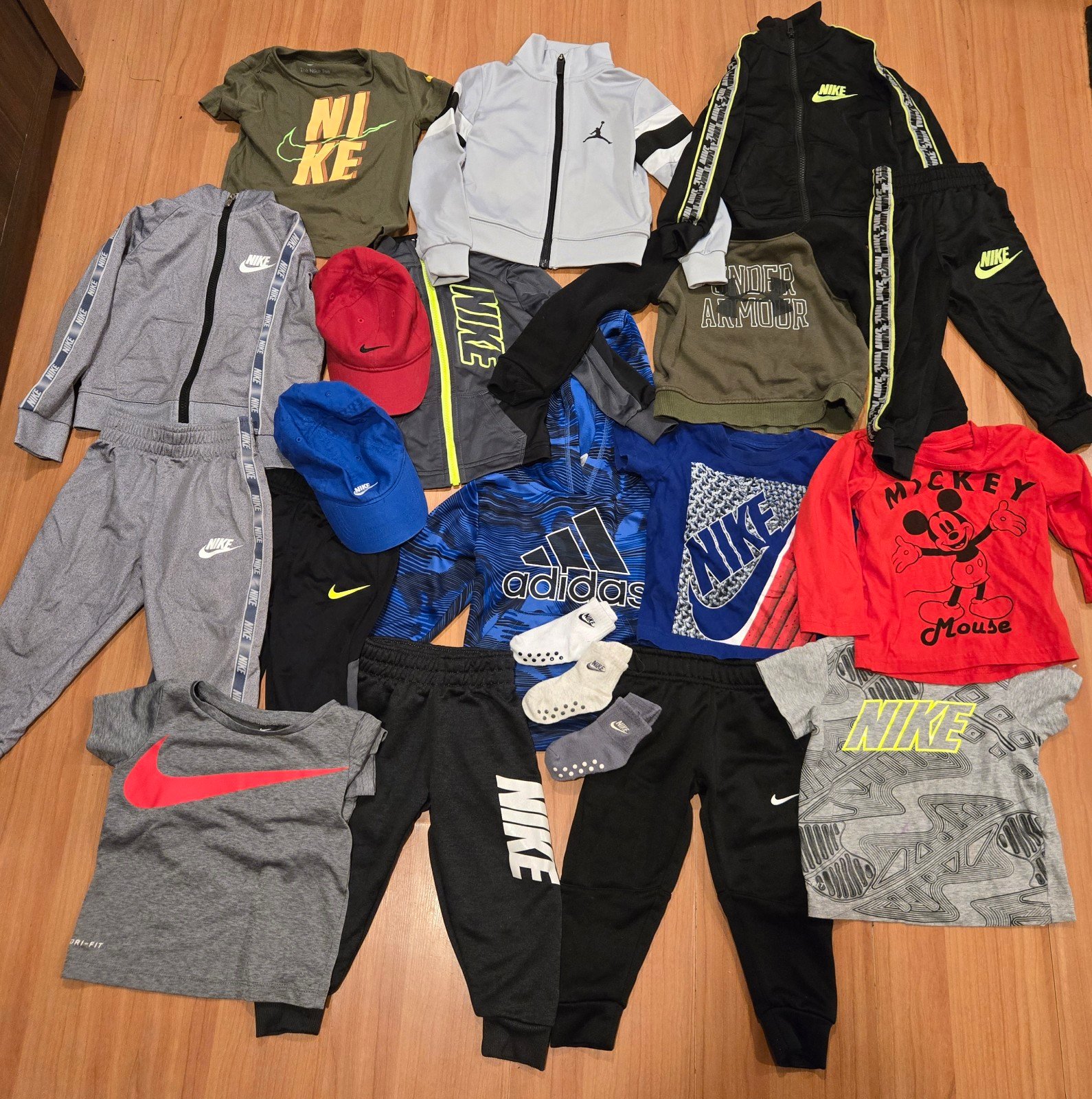 Nike clothes for kids lot