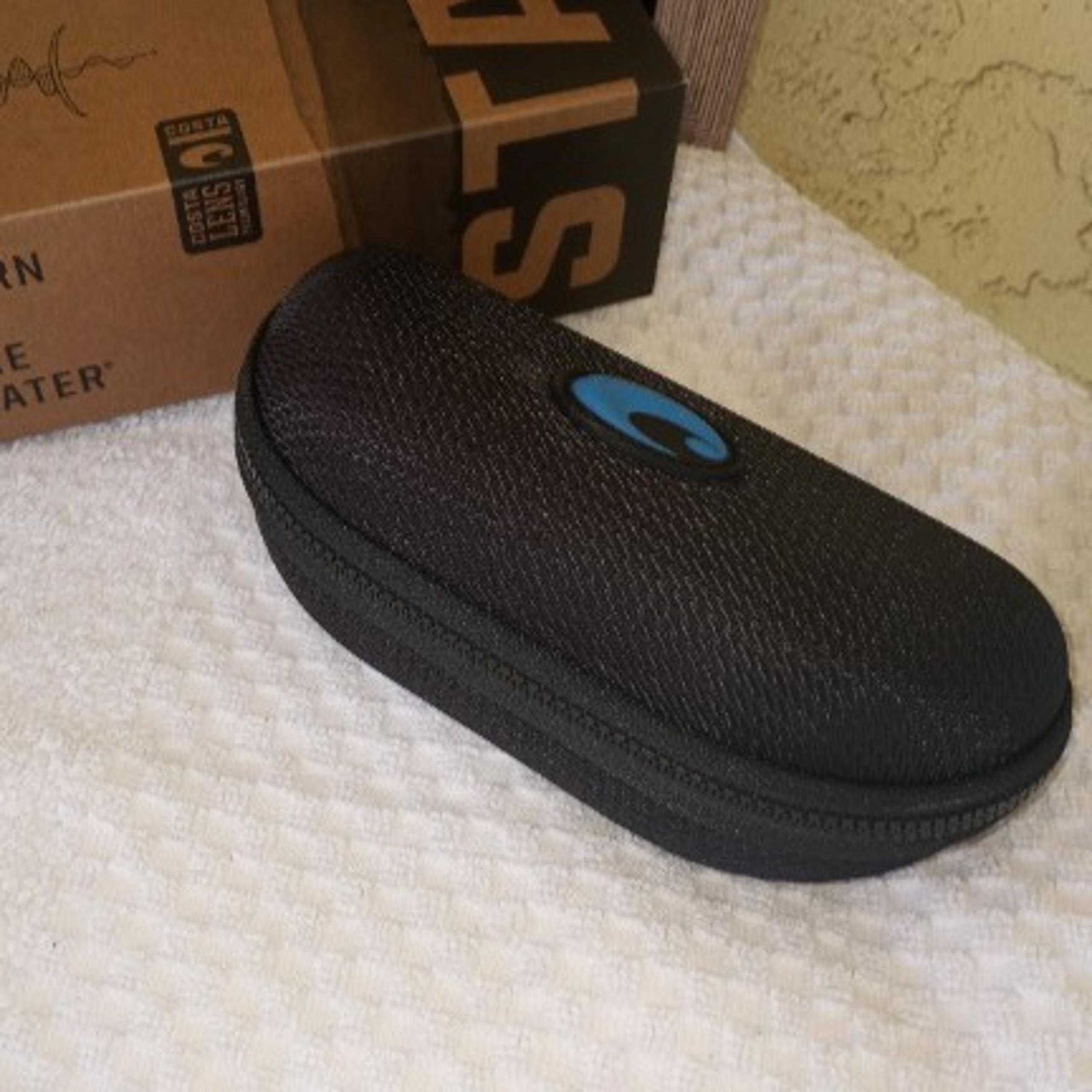 Costa clam shell CASE