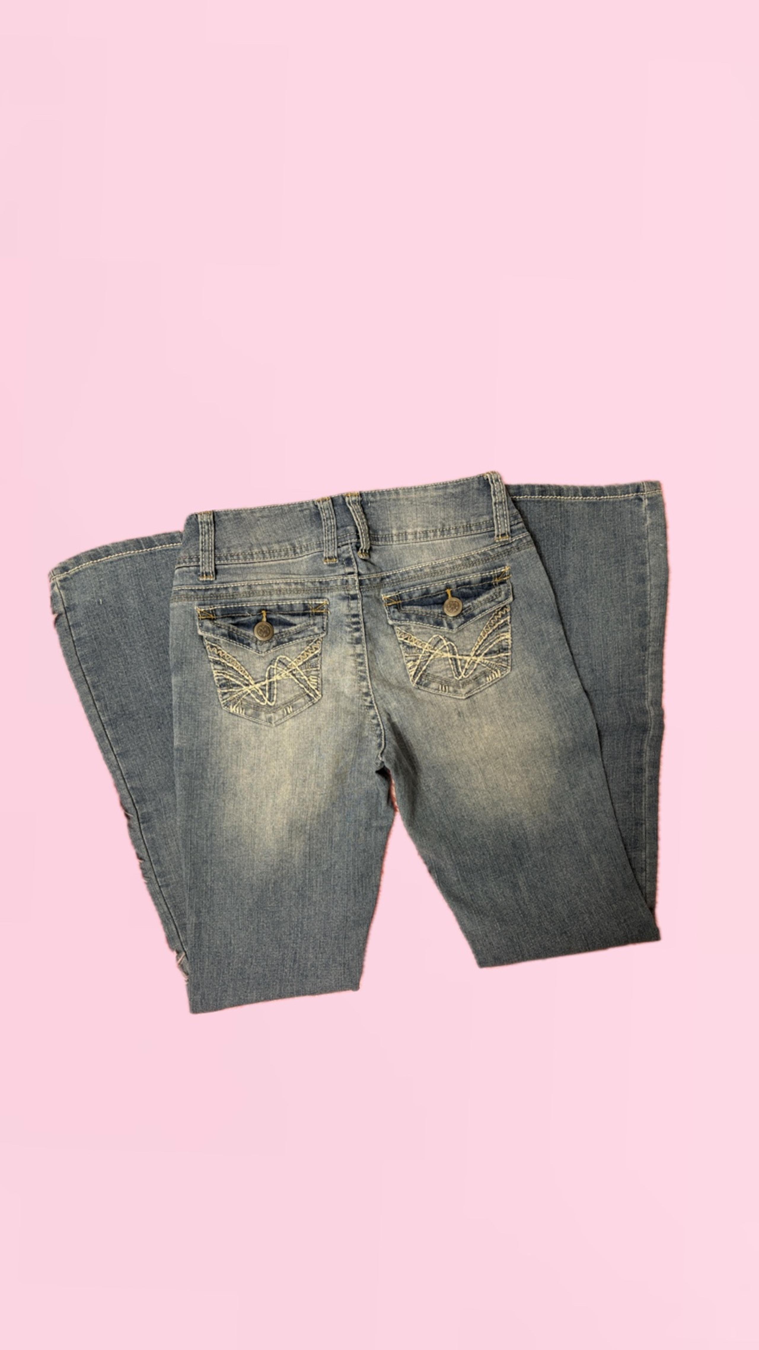 No Boundaries Low Rise Bootcut Jeans with Embroidered Back Pockets