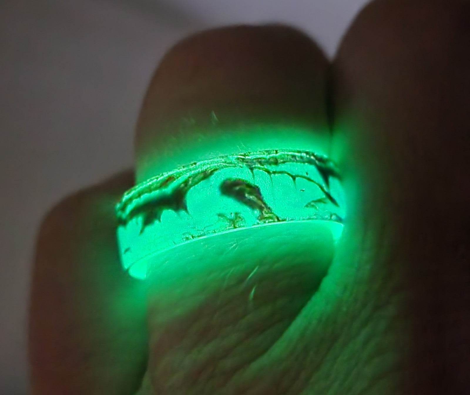 Superman/kryptonite ring