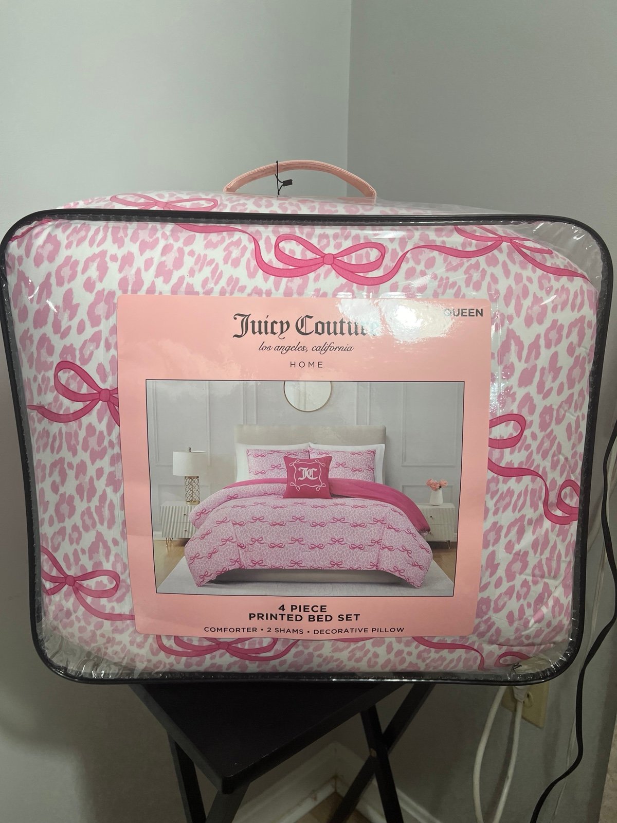 New Juicy Couture 4-Piece Printed Bed Set - Queen Size