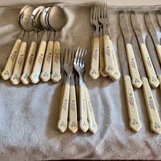 Pfaltzgraff Flatware 30 Pieces