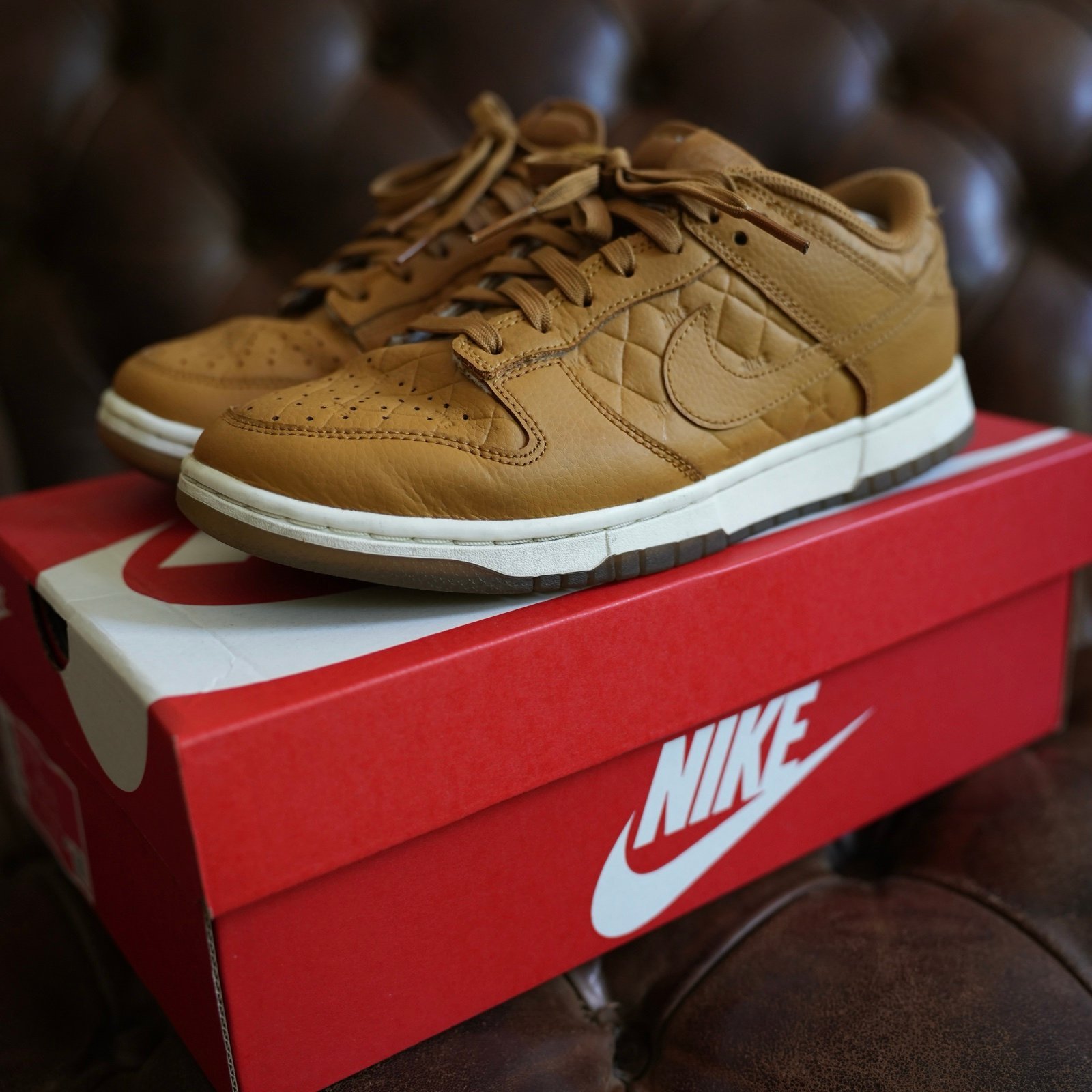 NIKE WHEAT LOW TOP DUNKS WOMEN’S 8 MEN’S 6.5
