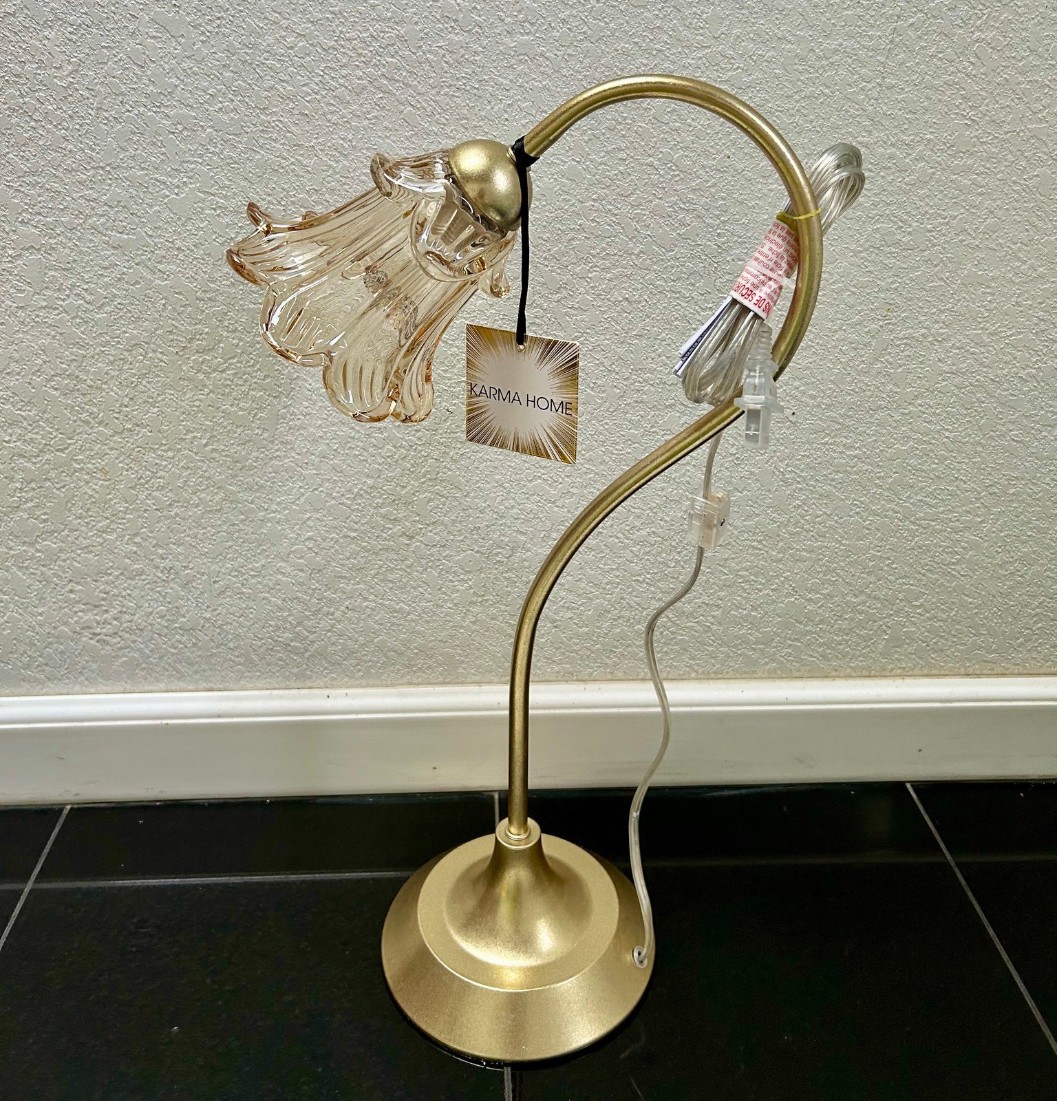 Karma Home Beige Glass Flower Lily Gold Table Lamp Decor