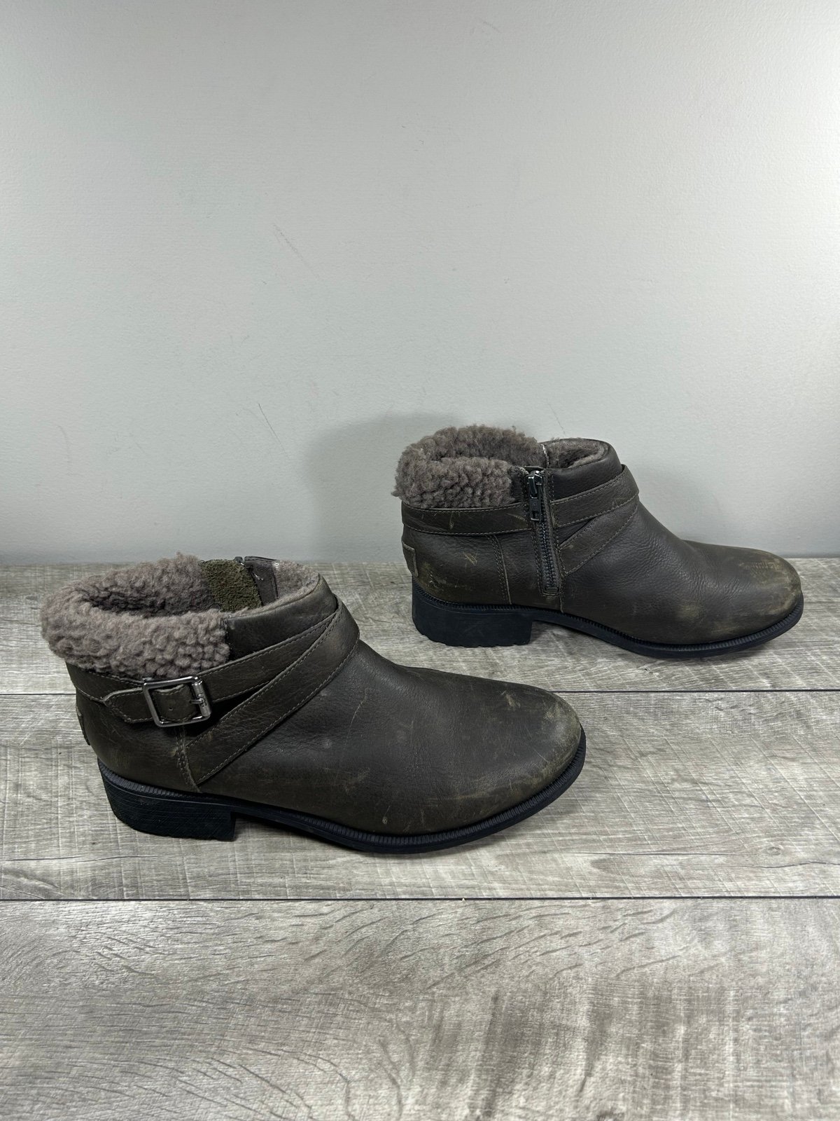 UGG 1108130 Benson Boot II Women’s Waterproof Olive Green Leather Boots Size 9