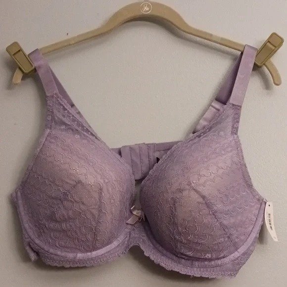 size 42DD bra with lace in light purple with a bow.