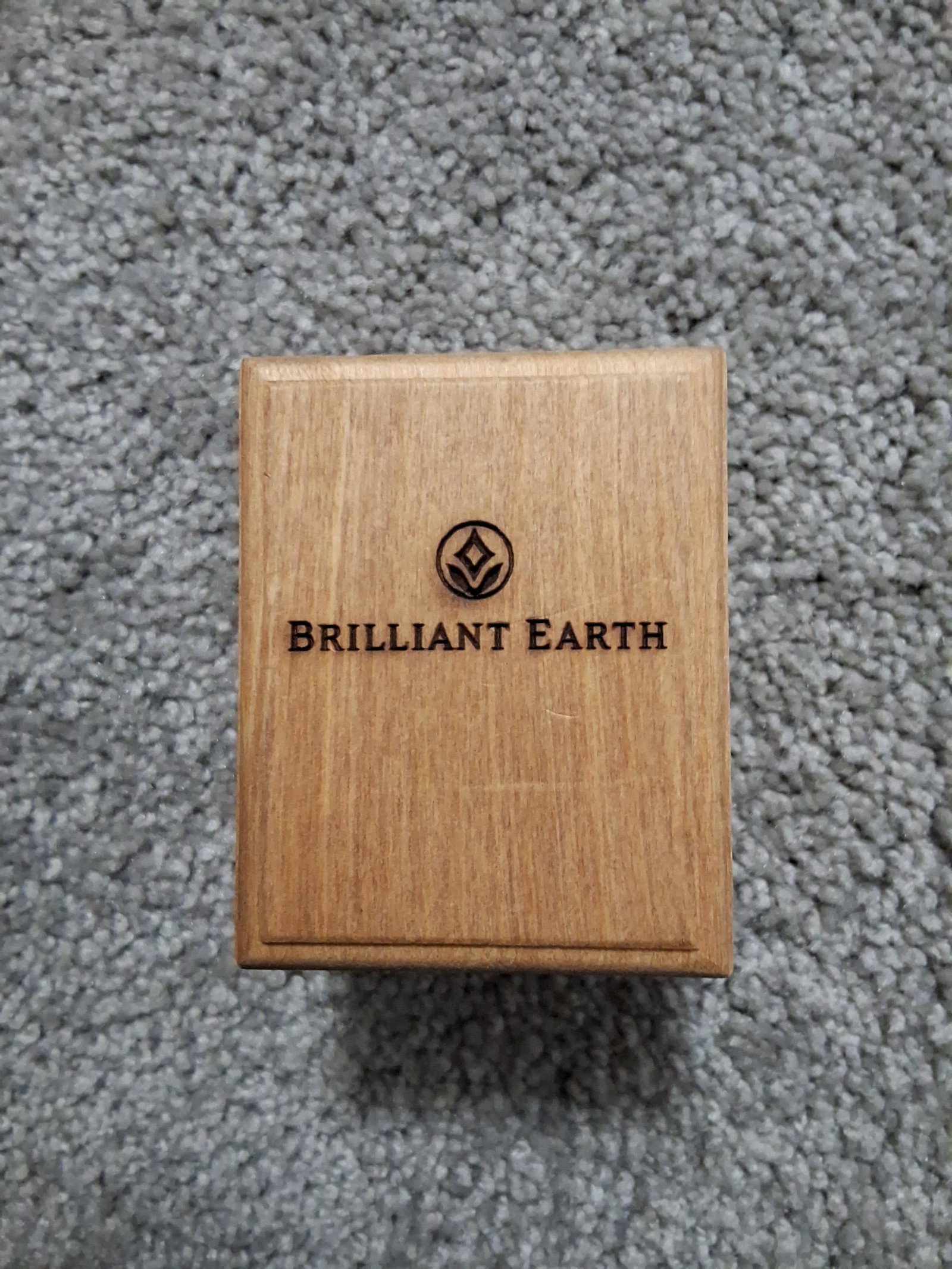Brilliant Earth wedding set box (slot for 2 rings)