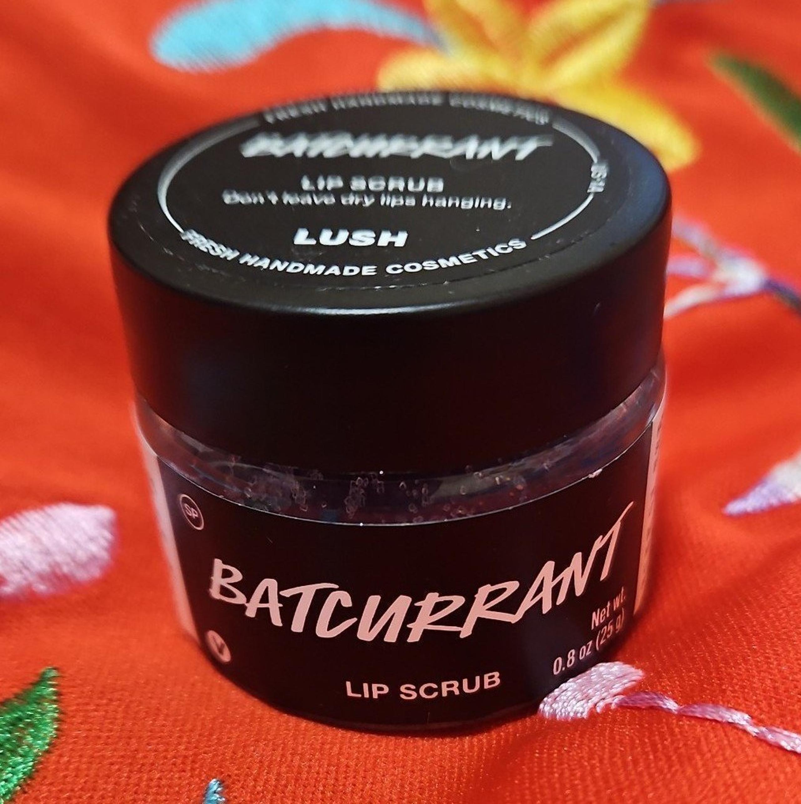 NEW/UNUSED *SOLD OUT* LUSH BATCURRENT LIP SCRUB