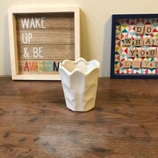 White Vase gloss