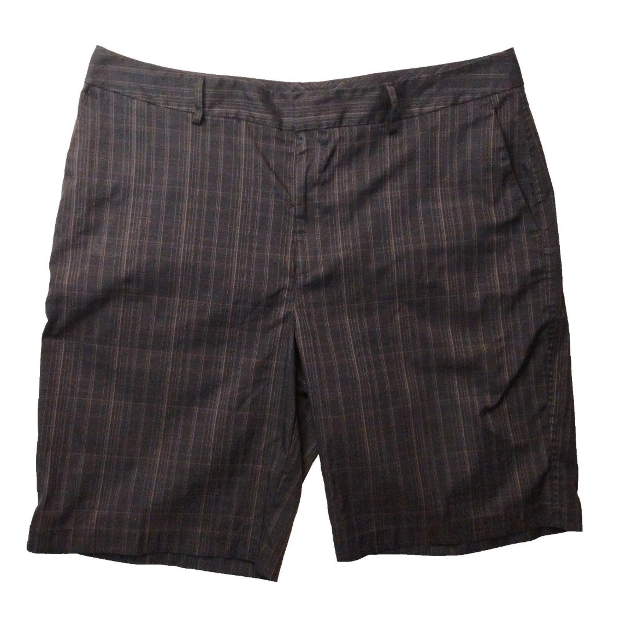 Under Armour Chino Black Plaid Golf Casual Shorts. Men's Size 38