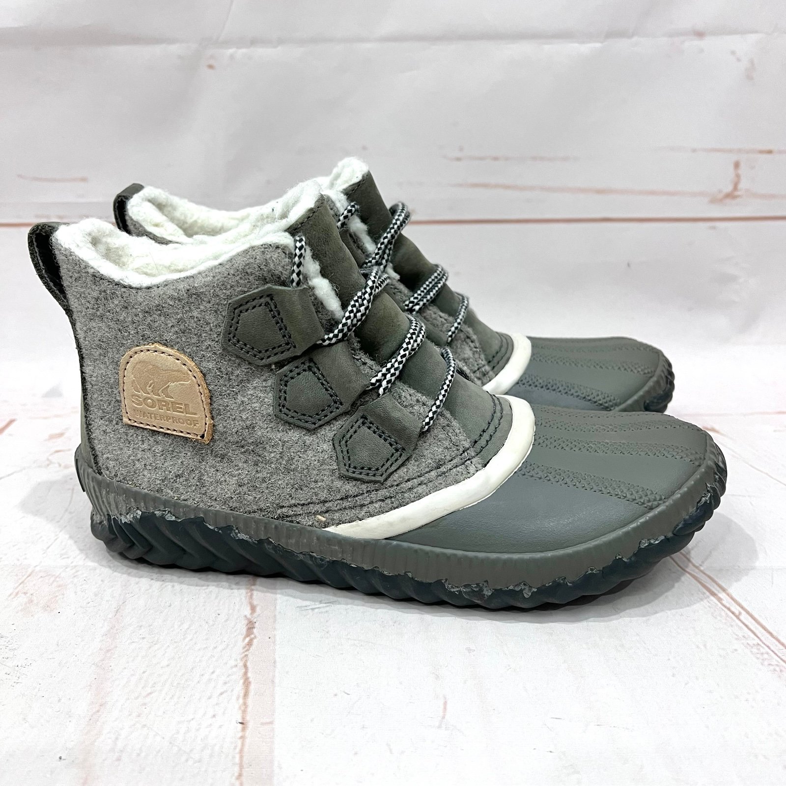 Sorel Grey Out N About Plus Felt Sherling Fur Winter Snow Waterproof Rain Boots