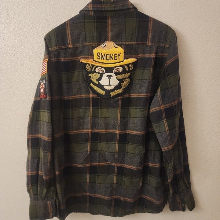 Angry Minnow Smokey The Bear Black Button Patch Flannel Shirt Mens Large