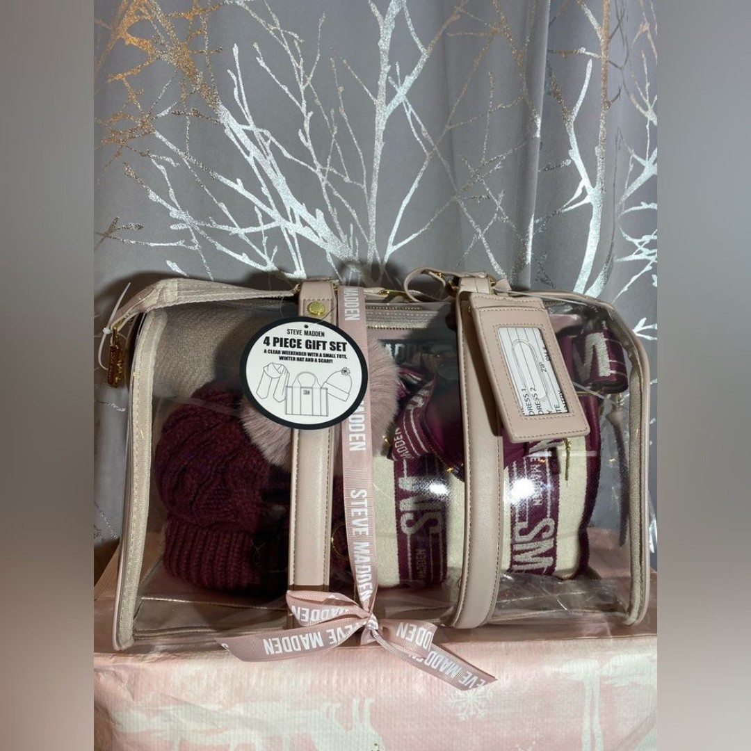 BNWT Steve Madden 4 Piece Duffle Gift Set