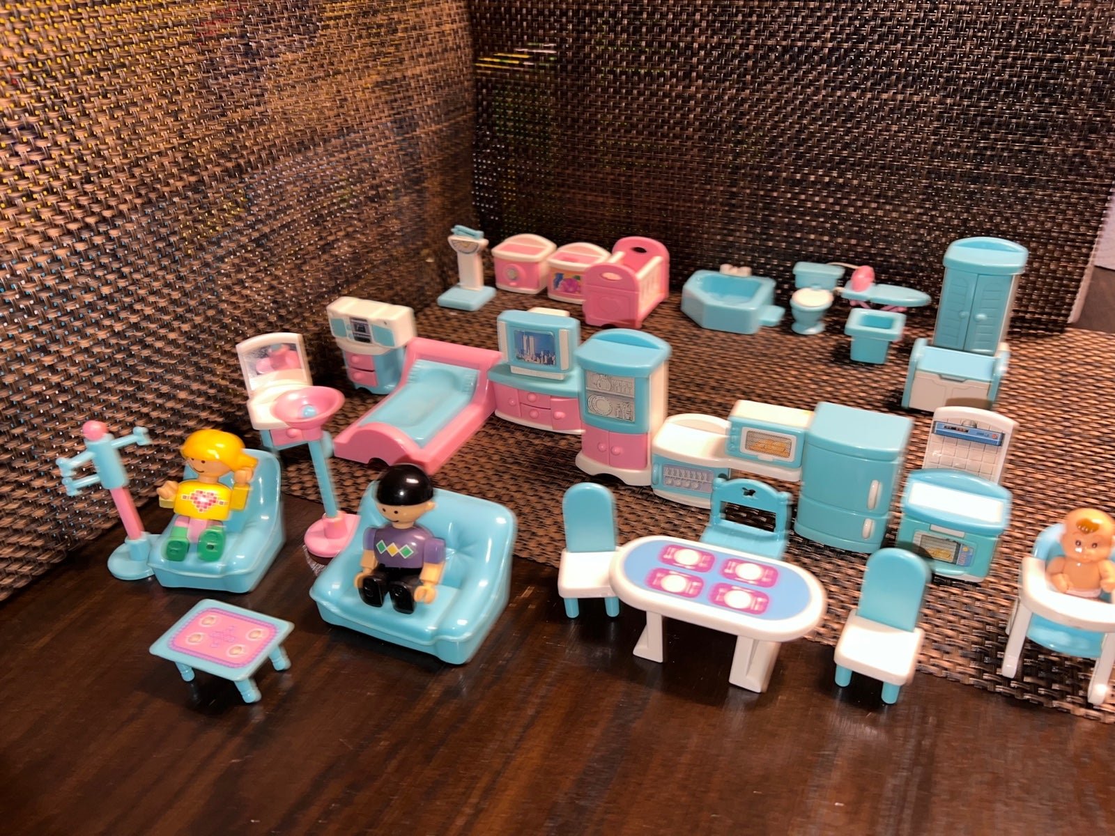 Toys R us my sweet home dollhouse furniture pieces blue pink decoration vintage