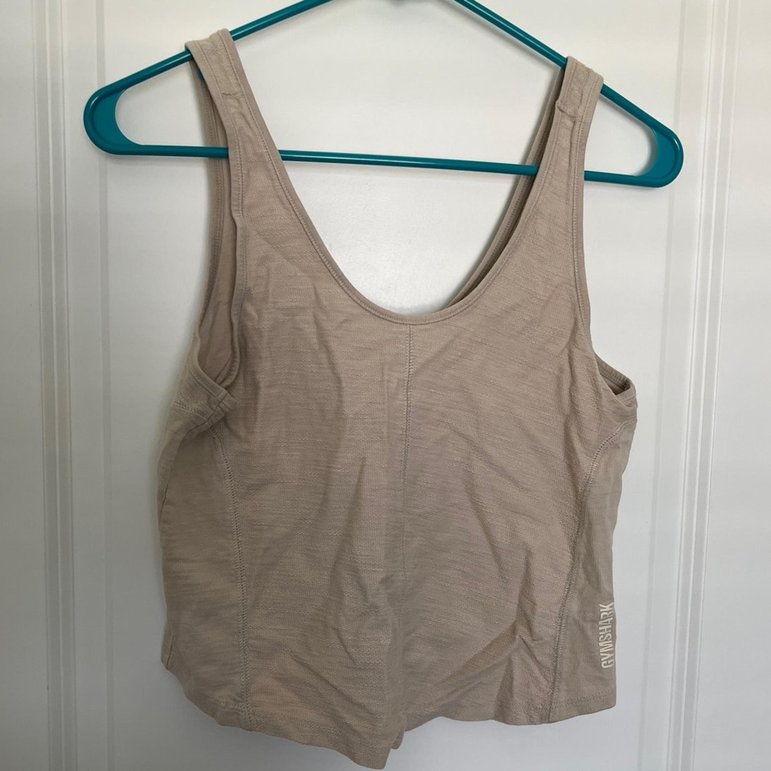 Gymsharks Sleeveless Scoop Neck Cropped Activewear Tank Top Beige Womens Size XS