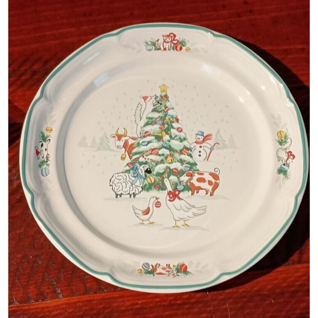 Vintage International Tableworks Set of 4 Dinner Plates Country Christmas #1