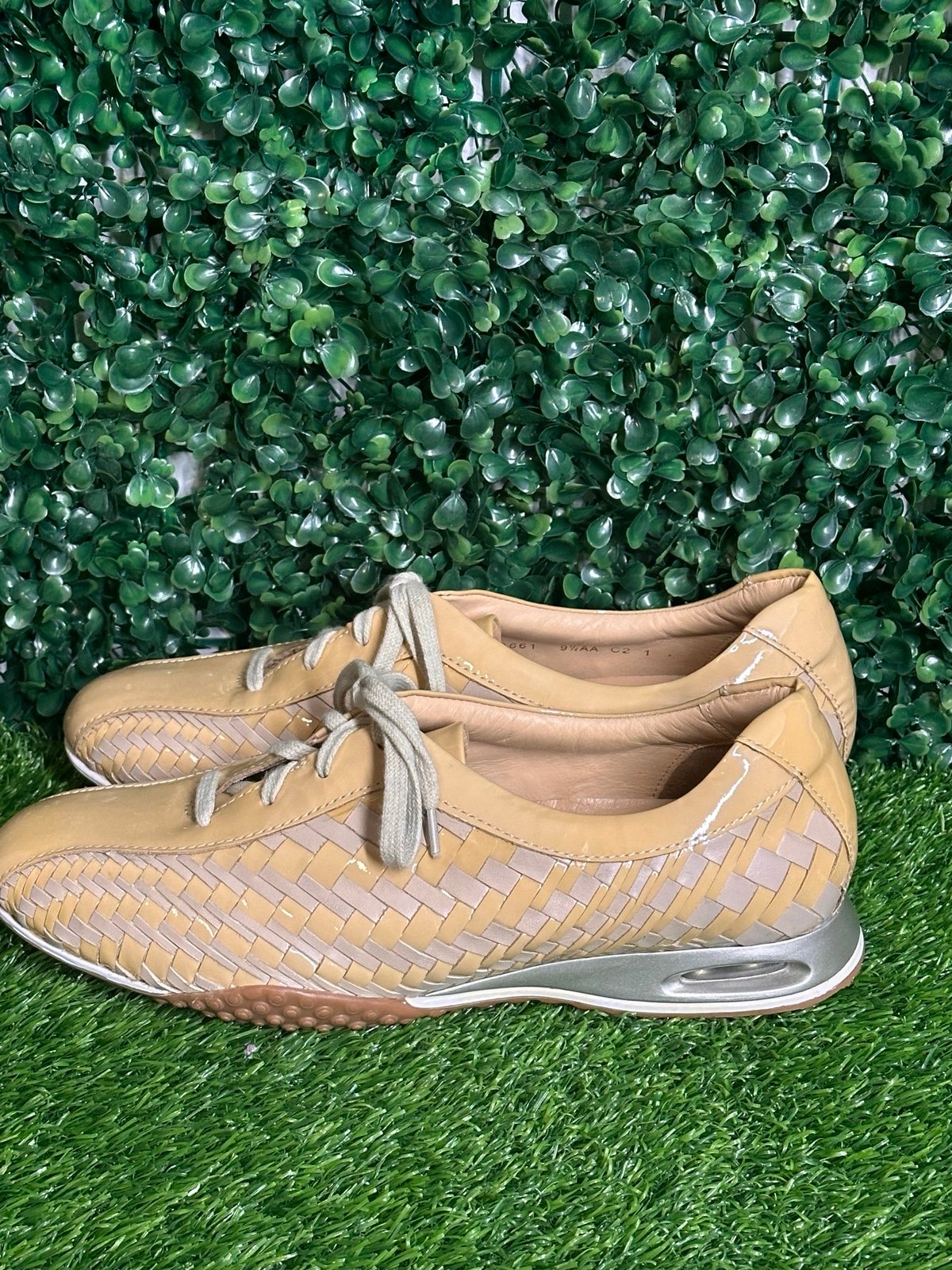 Cole Haan Unique! Womens Size 9.5