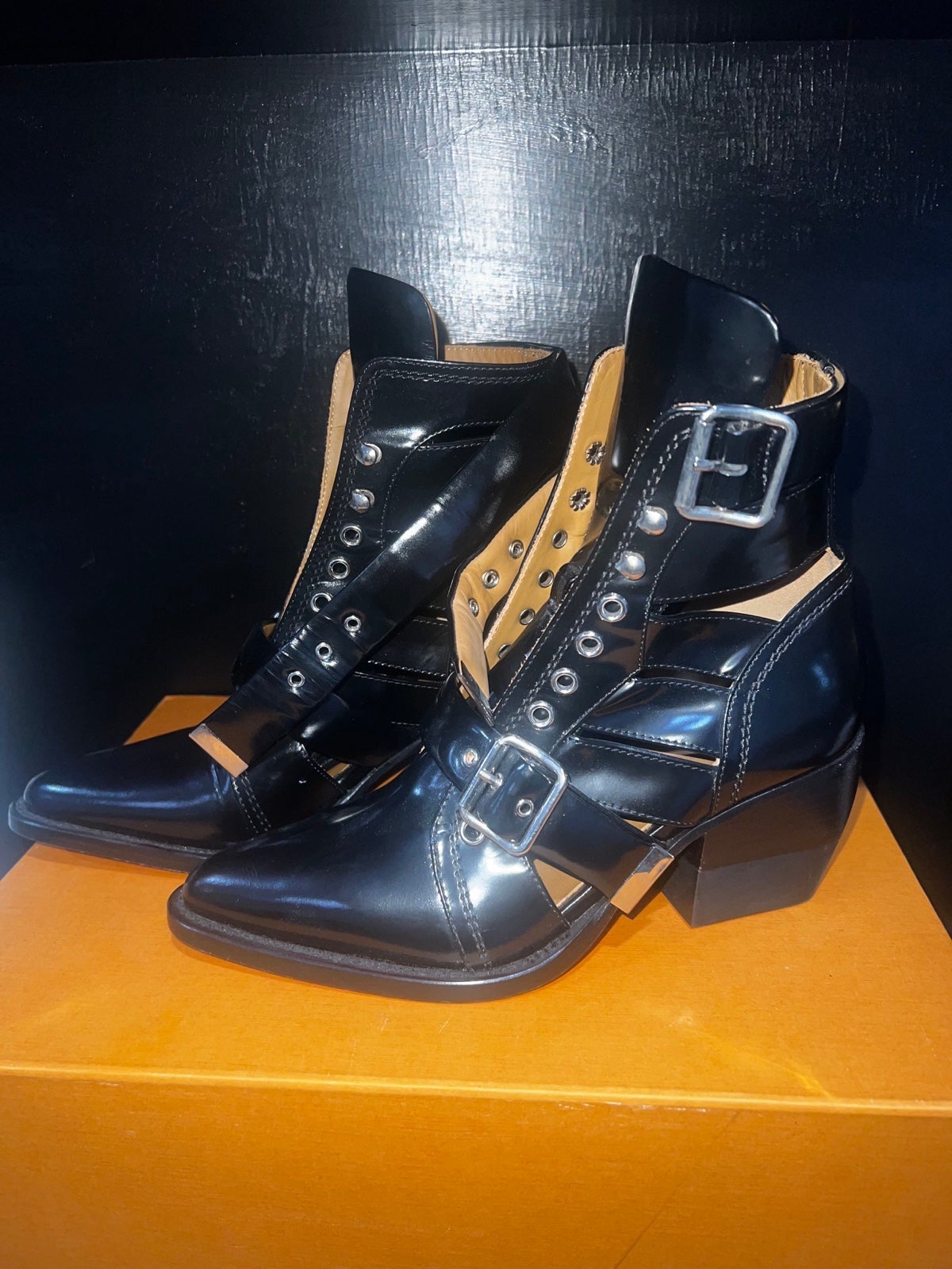 ChloeクロエRylee Medium Cut-Out Bootsブーツ Chloe Rylee Cut Out Ankle Boots Size 39 | eBay