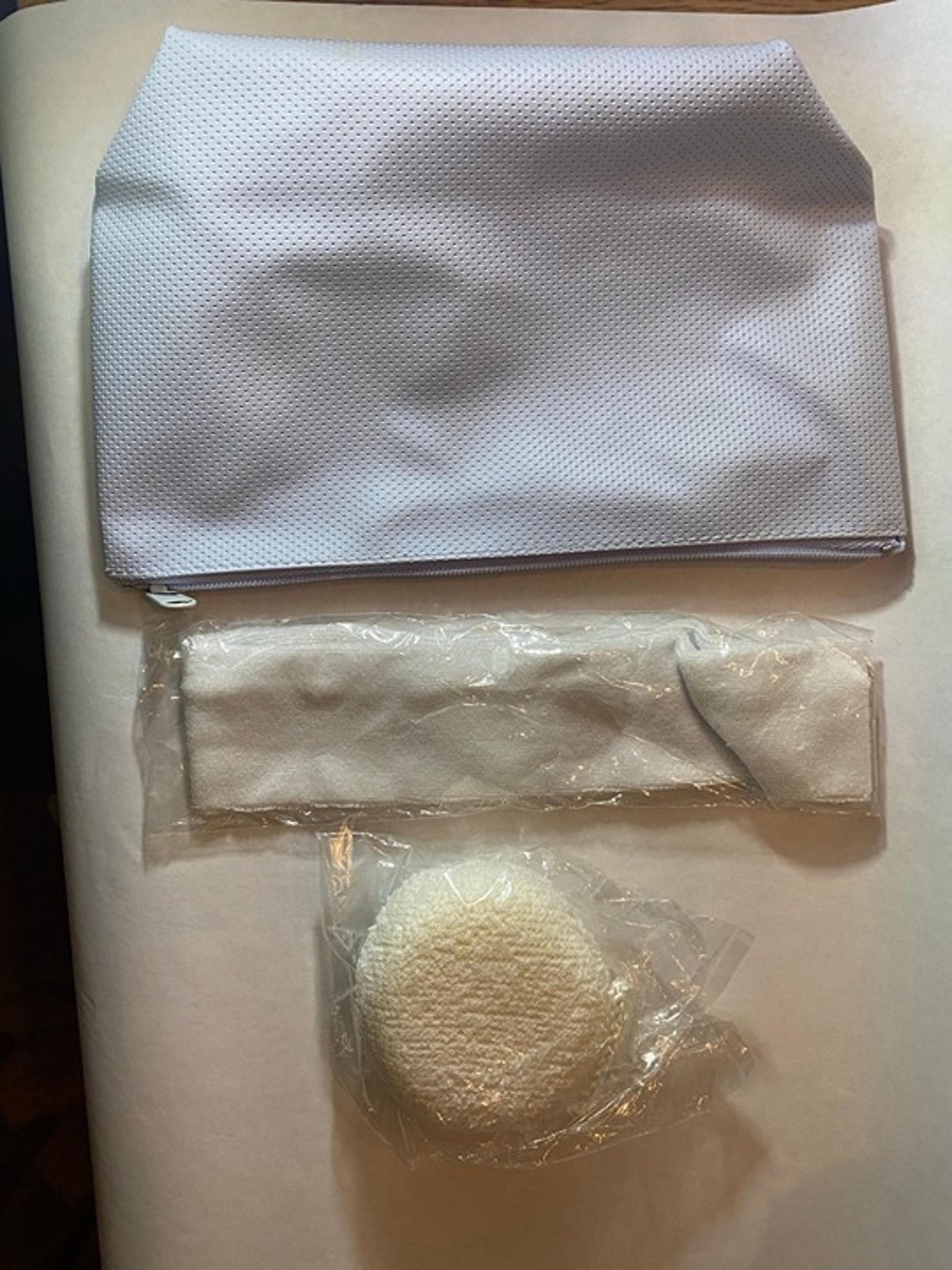 Avon Spa Collections Makeup Bag with Headband, Sponge 2003 NIP NWT