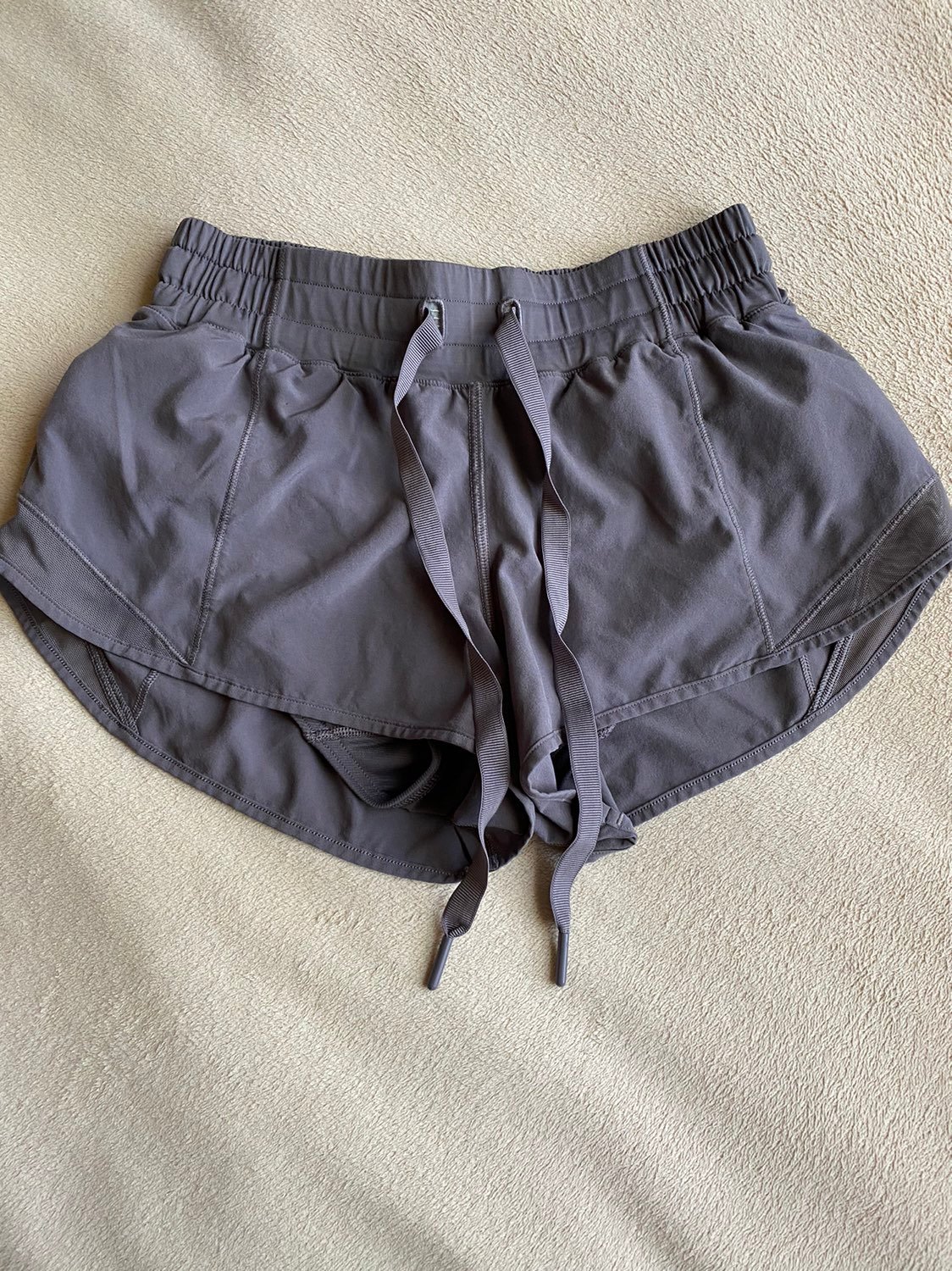 lululemon hotty hot shorts Magnum 2.5 sz 4