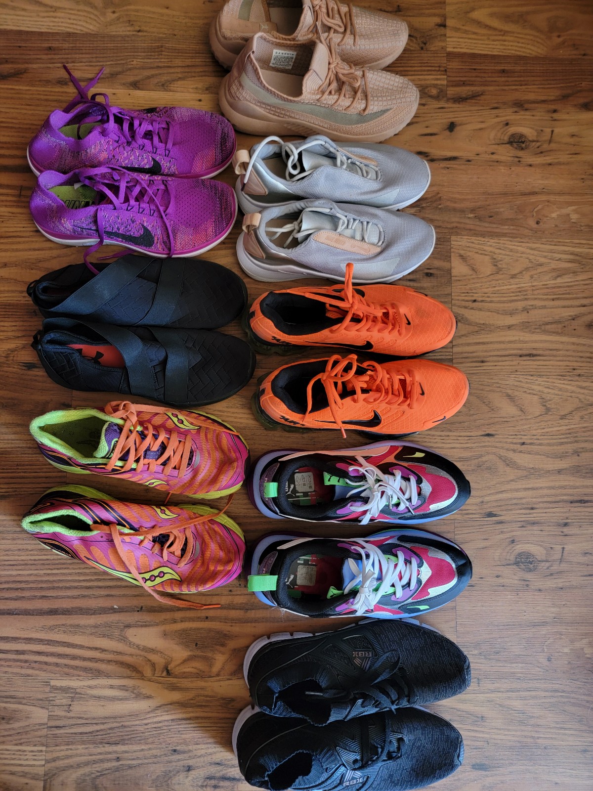 Athletic brand shoe 8.5