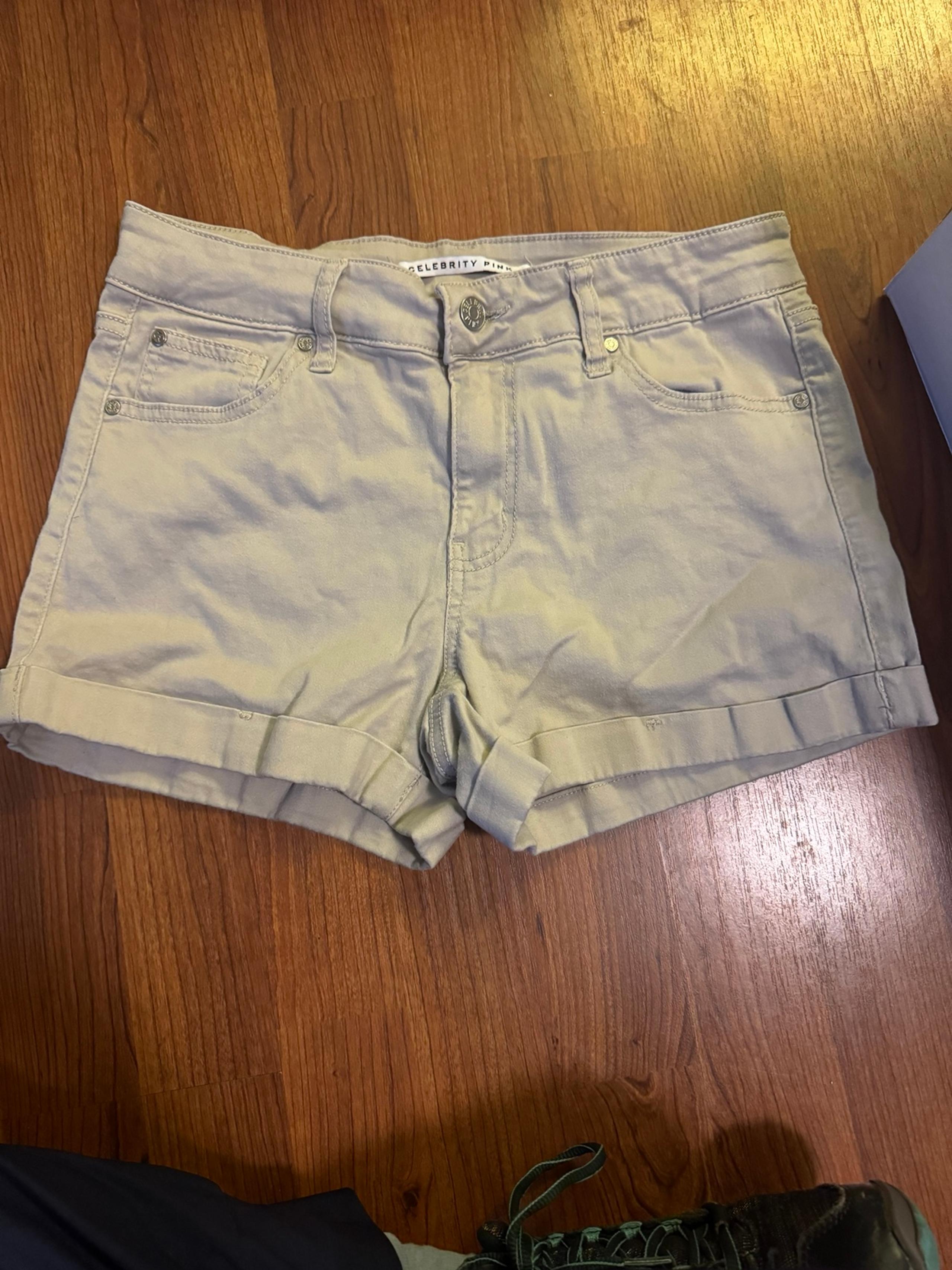 Women’s Celebrity Pink stretch shorts size 7