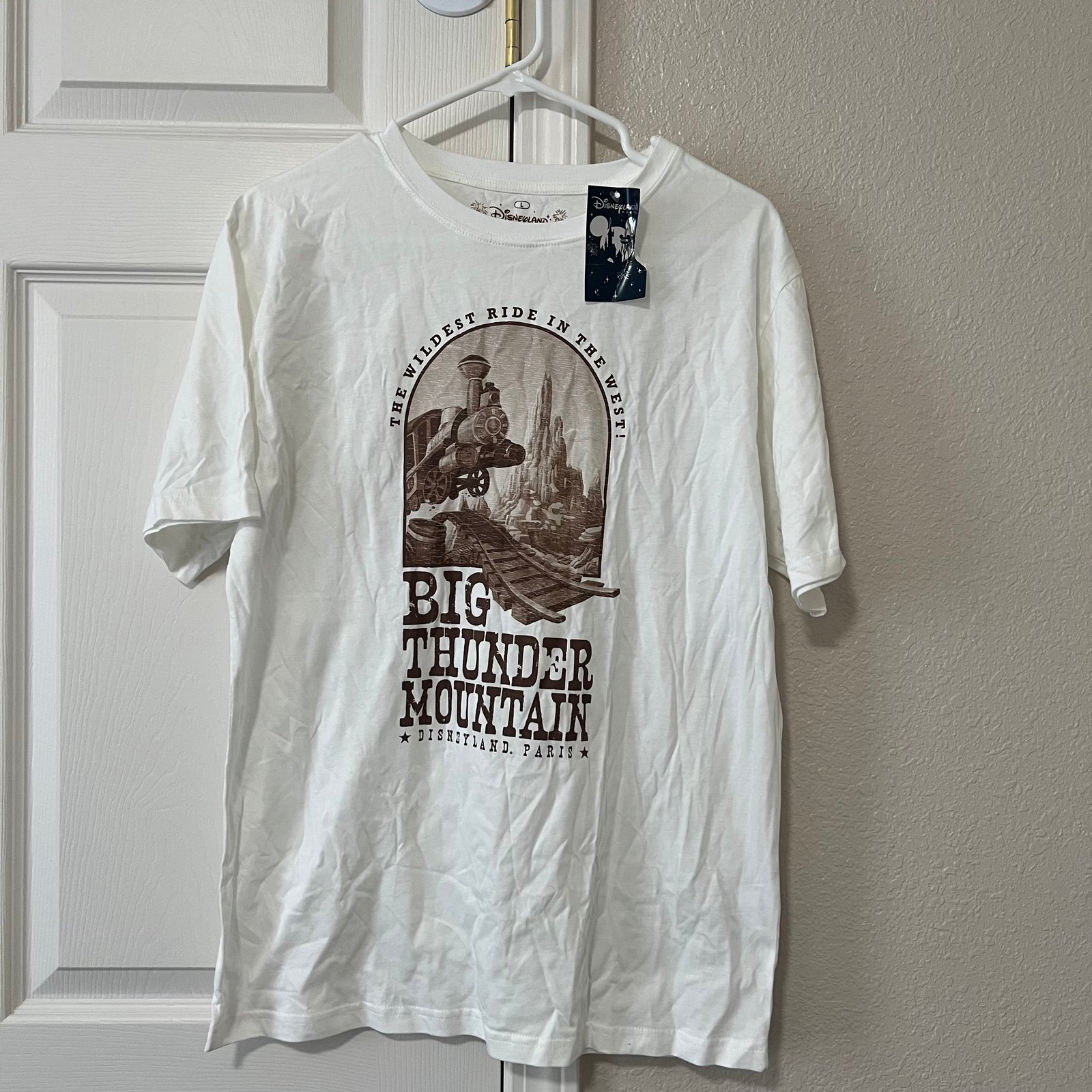 NWT Disneyland Paris Big Thunder Mountain Railroad Tee Shirt - Large