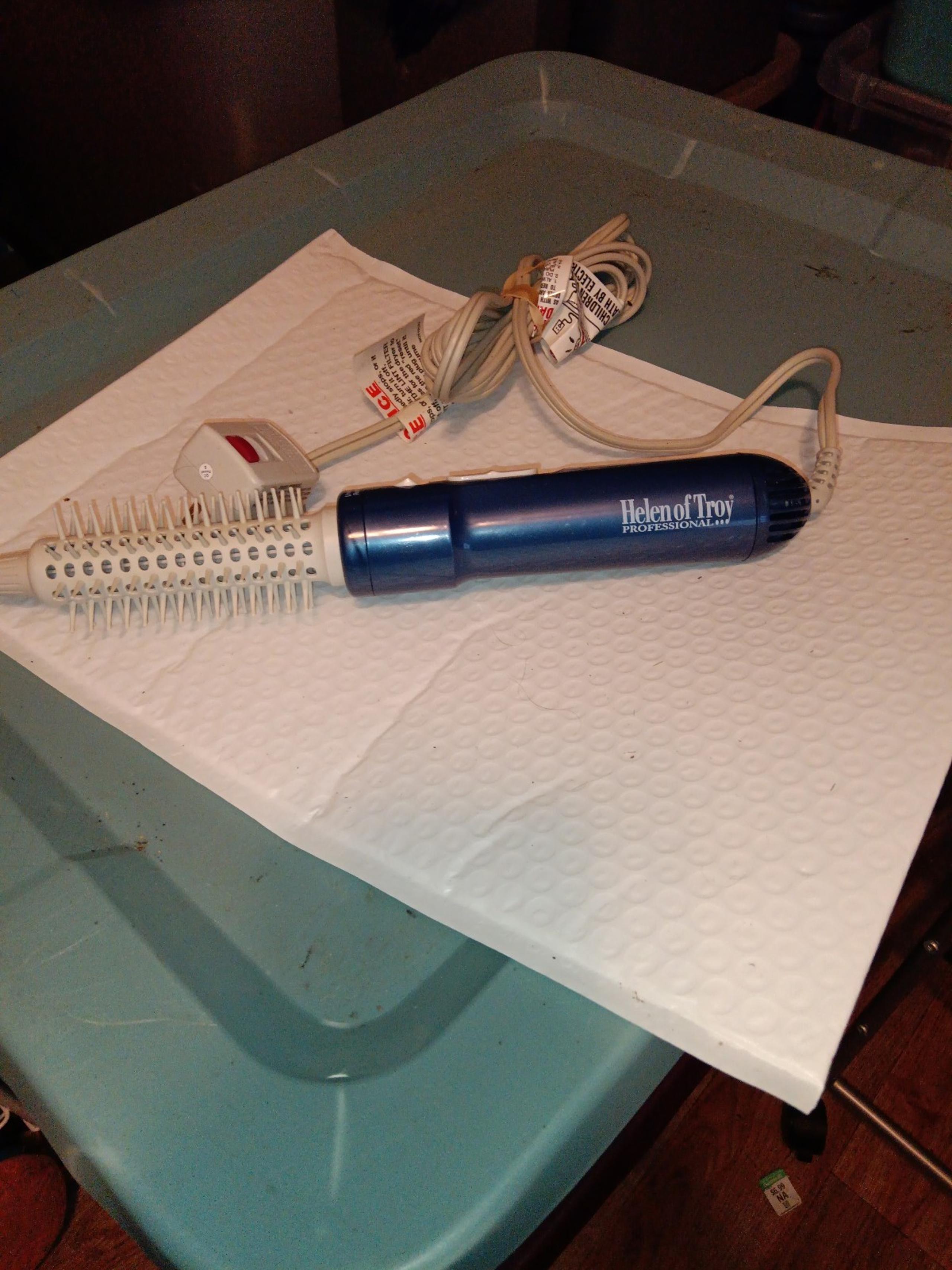 Helen of Troy 1" Tangle-Free Thermal Hot Air Styling Blow Dry Brush 1554 2 spd