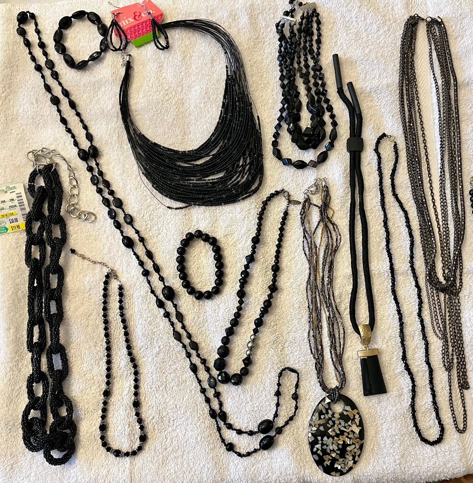 Jewelry lot R-12