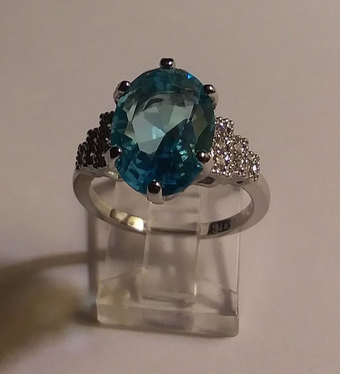 Stunning 925 Sterling Blue Topaz Ring